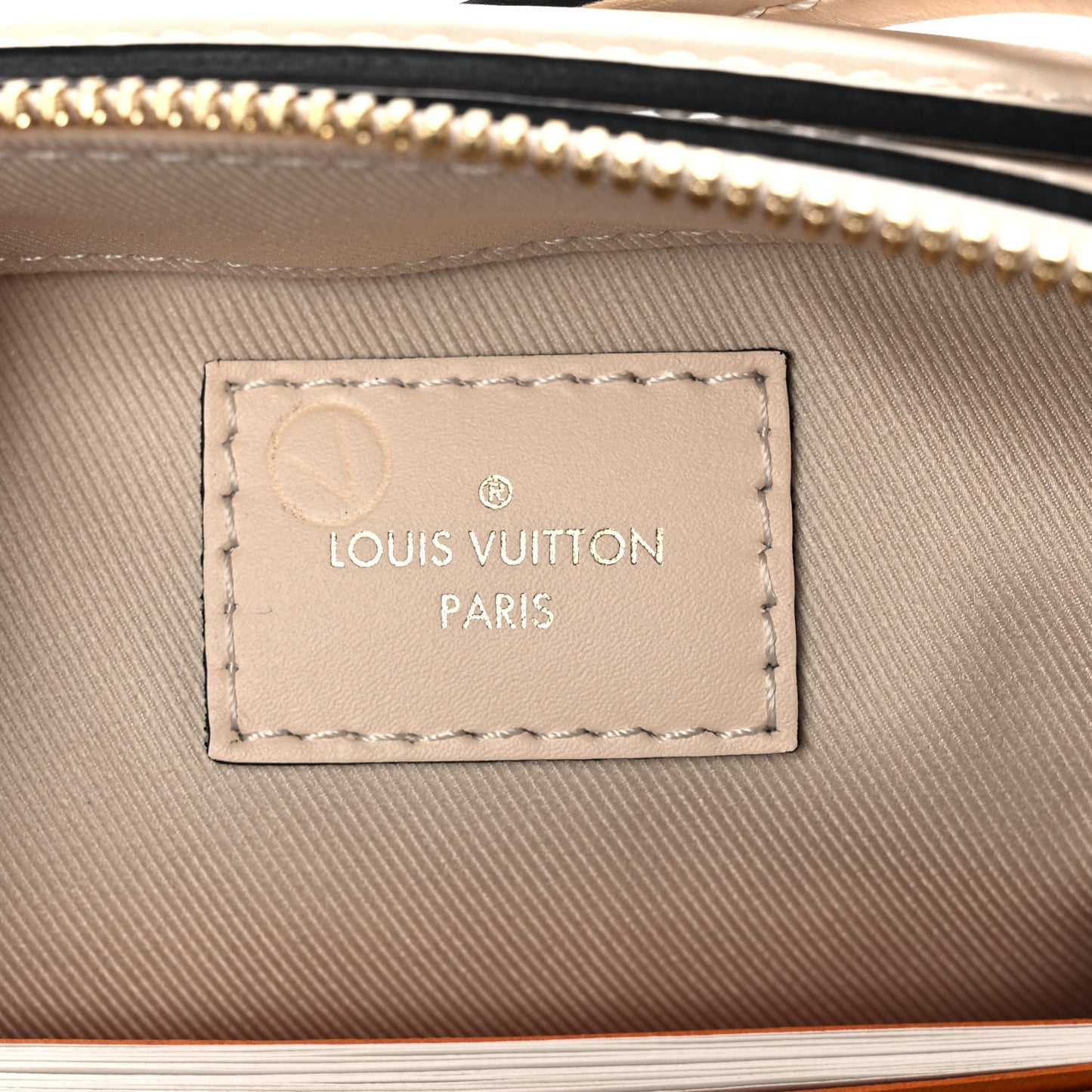 Monogram Saintonge Creme