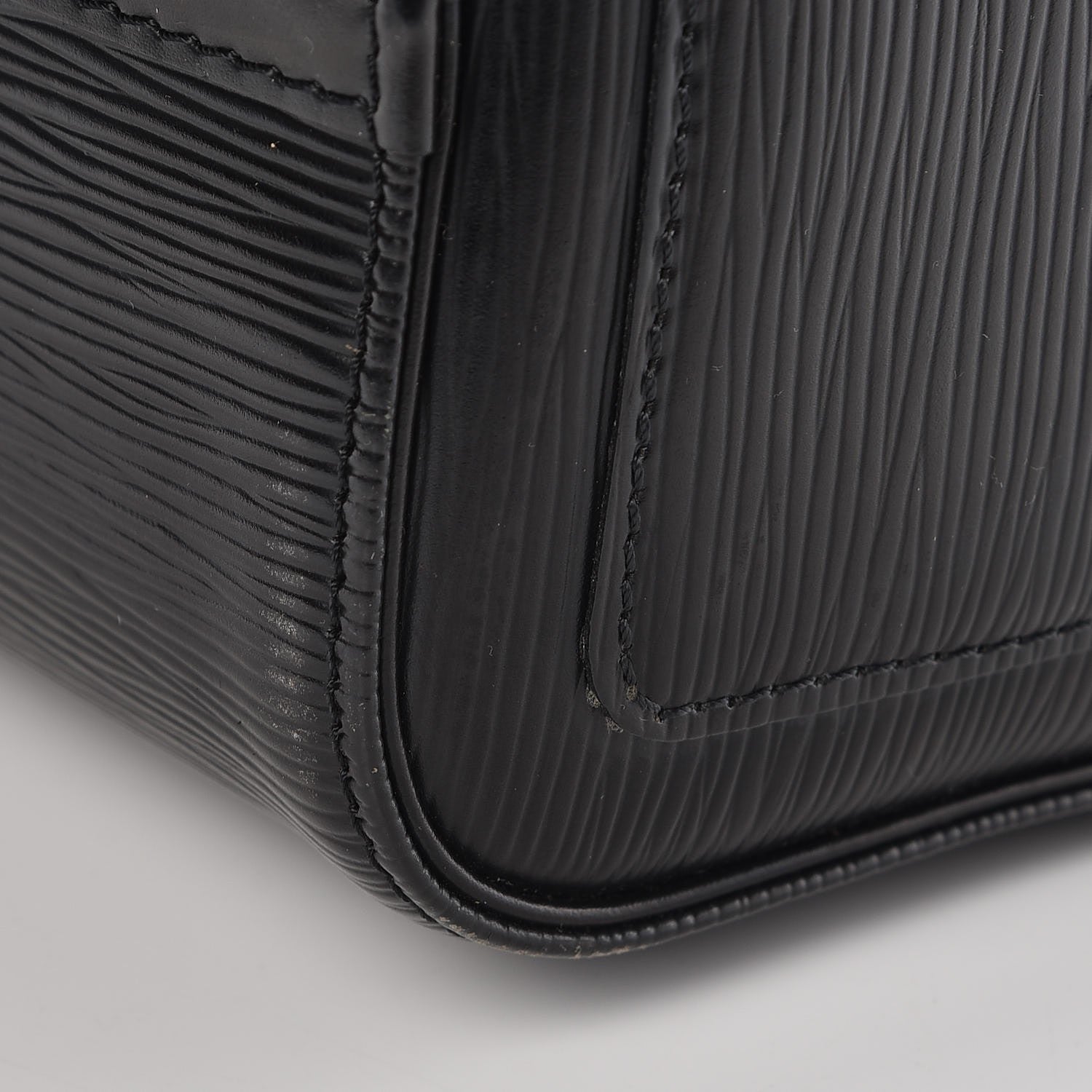 Louis Vuitton Epi Speedy 25 Black 14 of 15