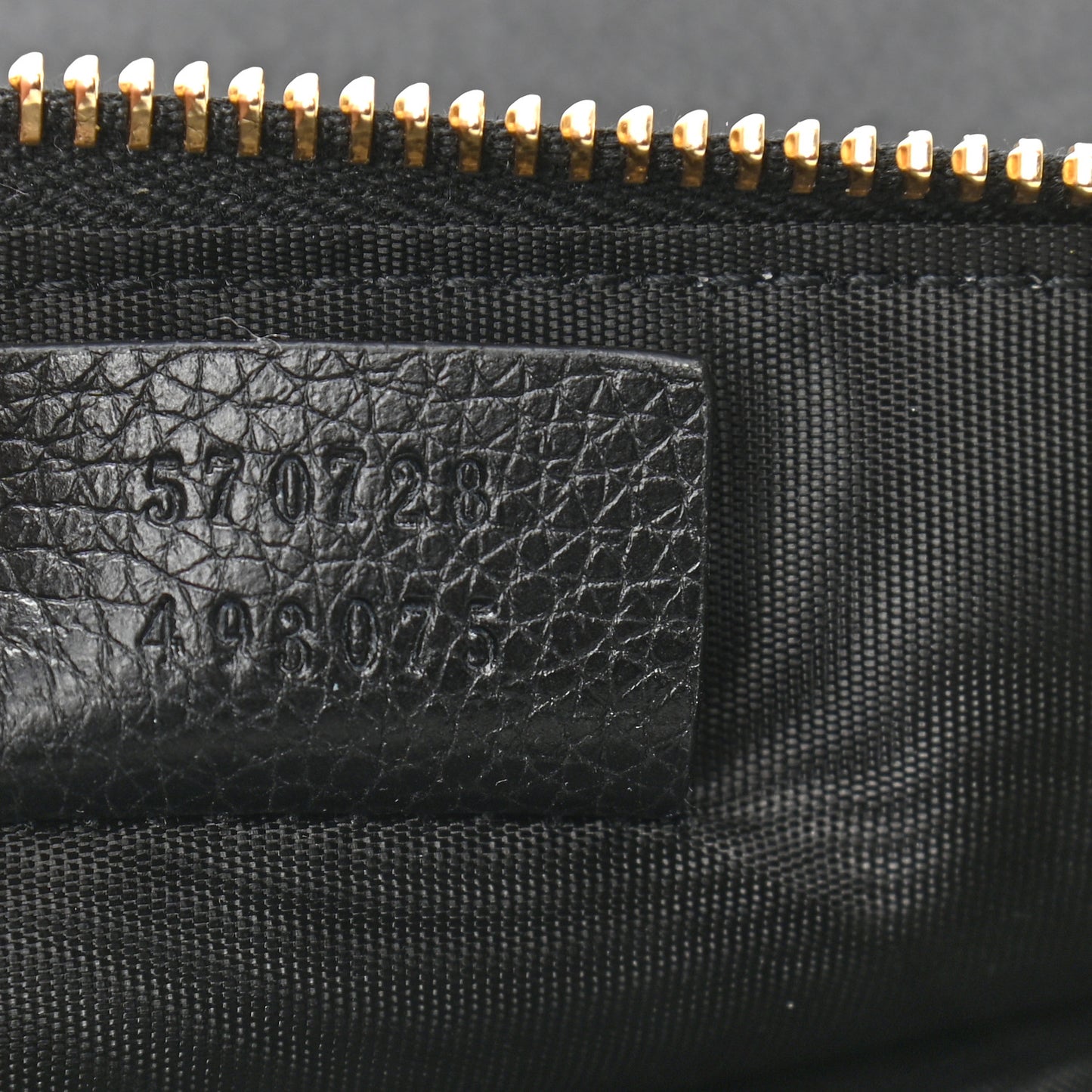Grainy Calfskin Zumi Pouch Black