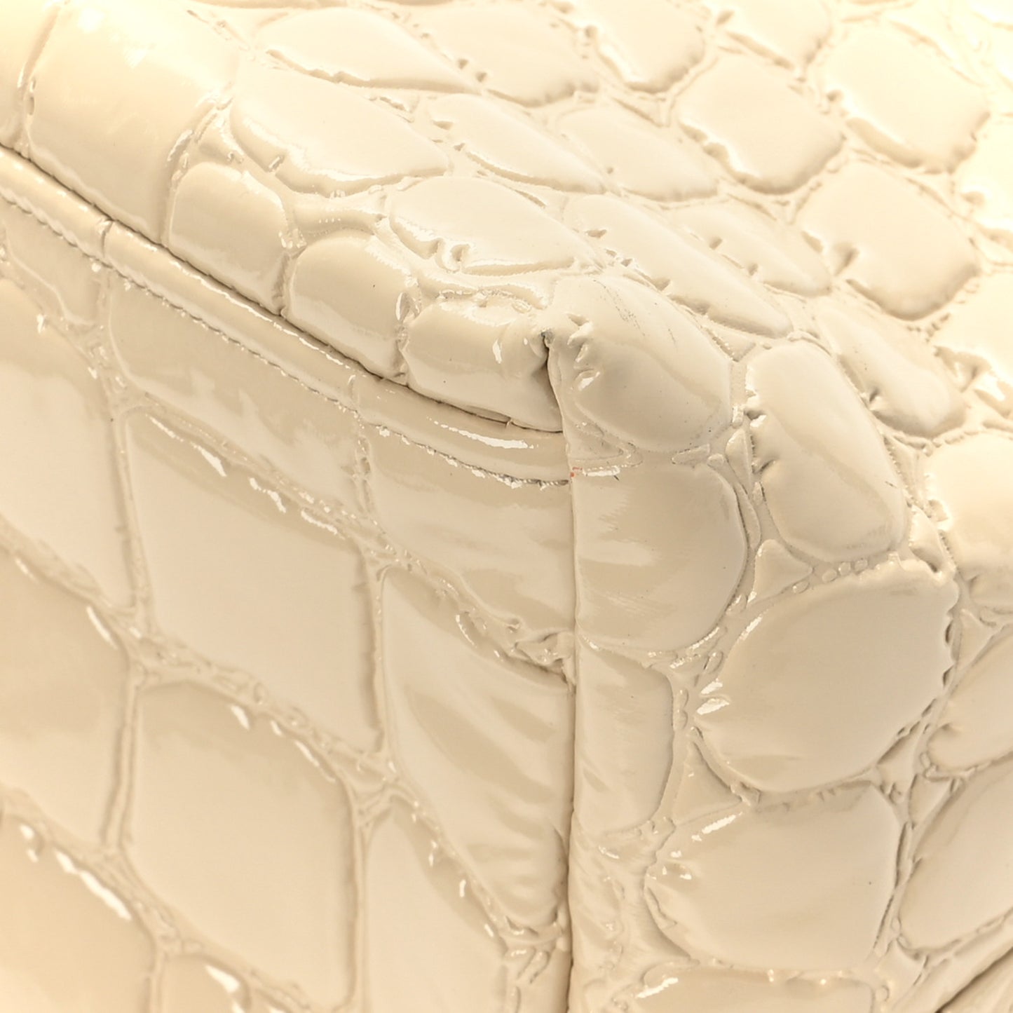 Vernice Alligator Embossed Shoulder Bag Sabbia