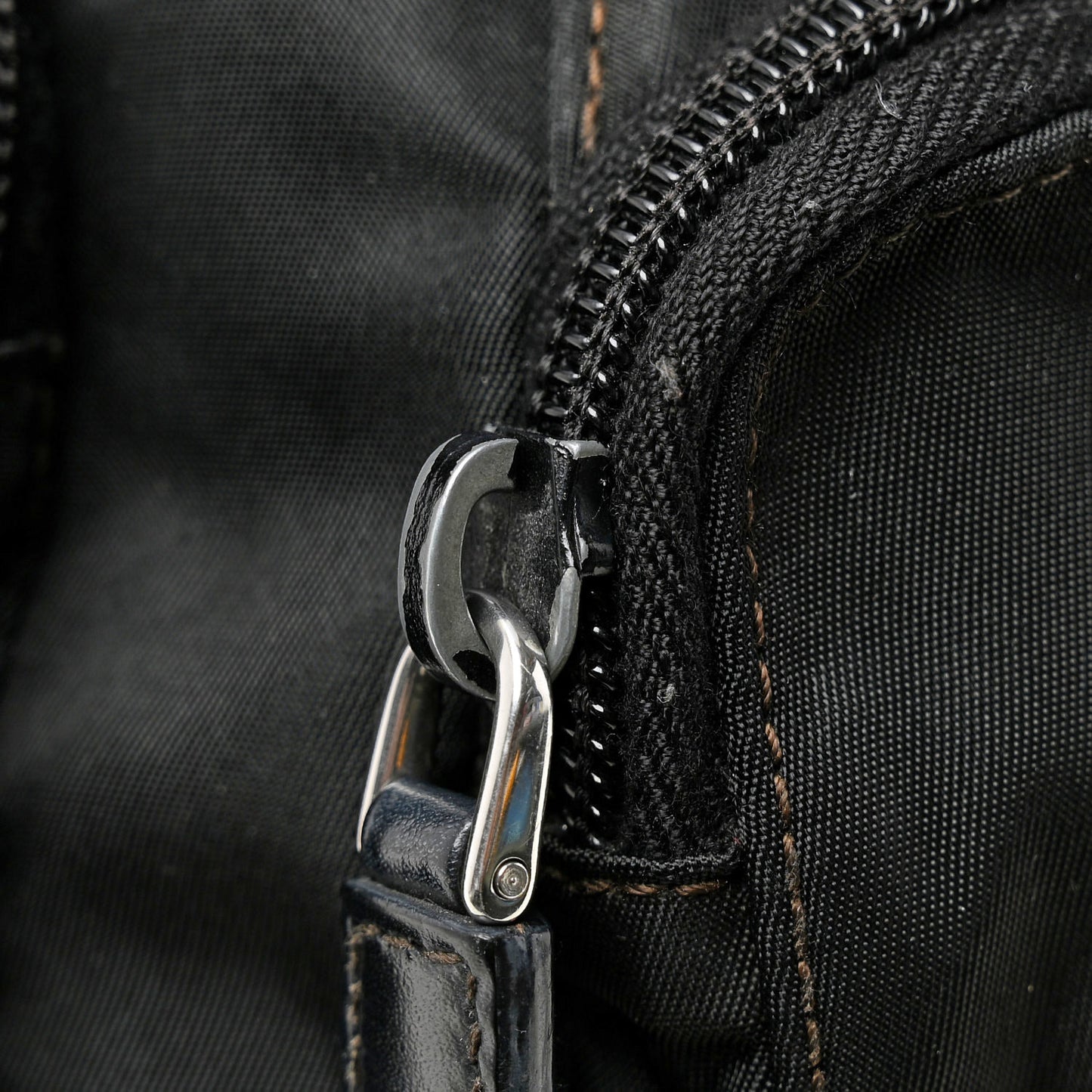 Tessuto Nylon Saffiano Small Vela Messenger Black