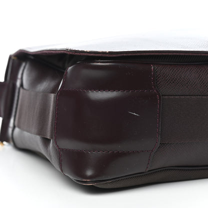 Louis Vuitton Taiga Viktor Messenger Bag Acajou 7 of 10