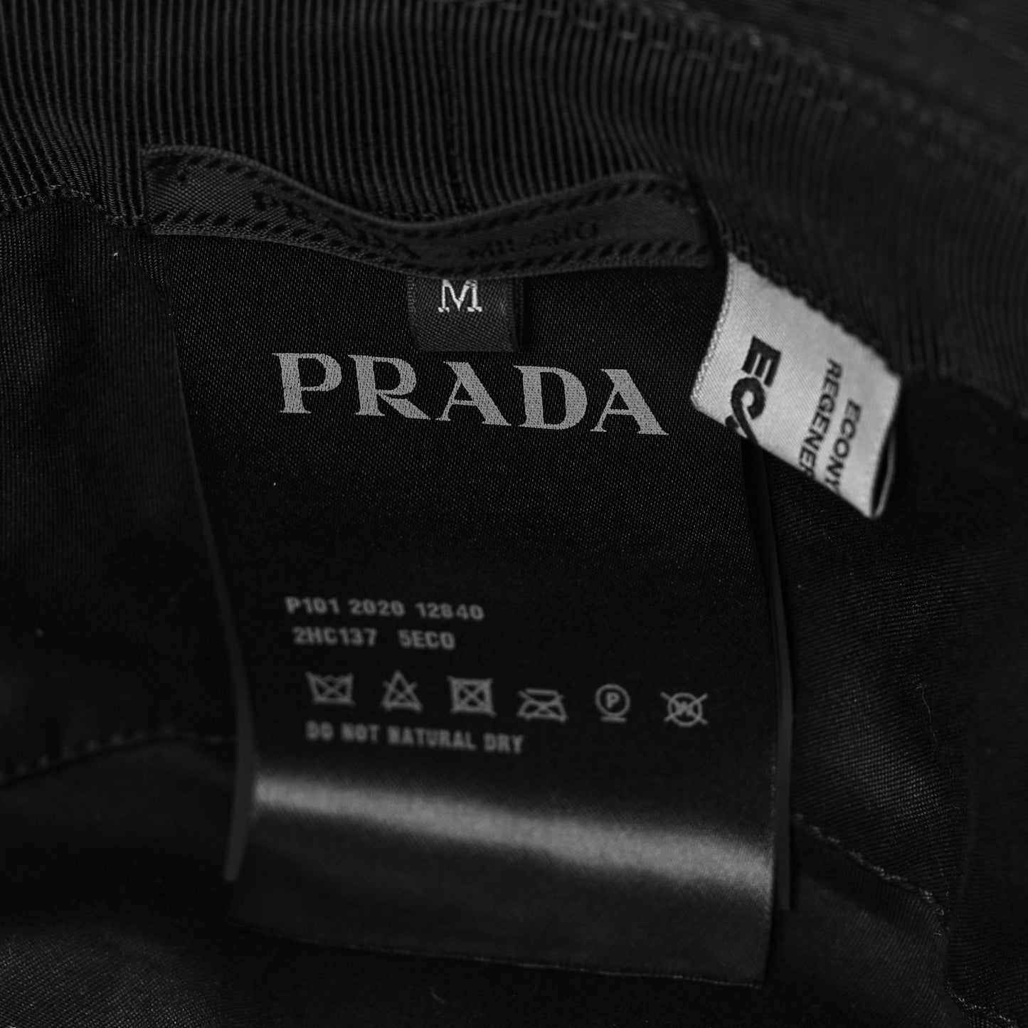 Re-Nylon Metal Triangle Logo Mens Bucket Hat M Black