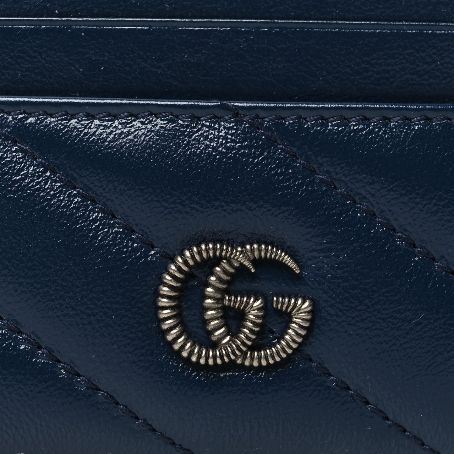 Vintage Effect Calfskin Matelasse Diagonal Torchon GG Marmont Card Holder Blue Agata Mystic White