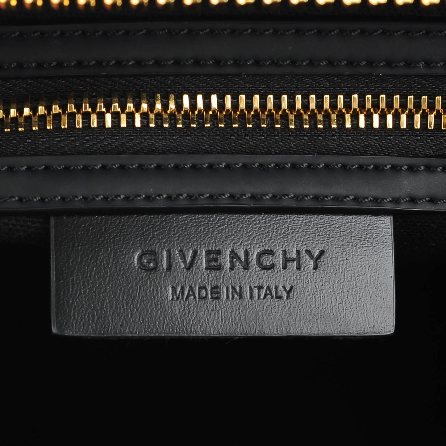 Rubber Effect Calfskin Medium Antigona Black