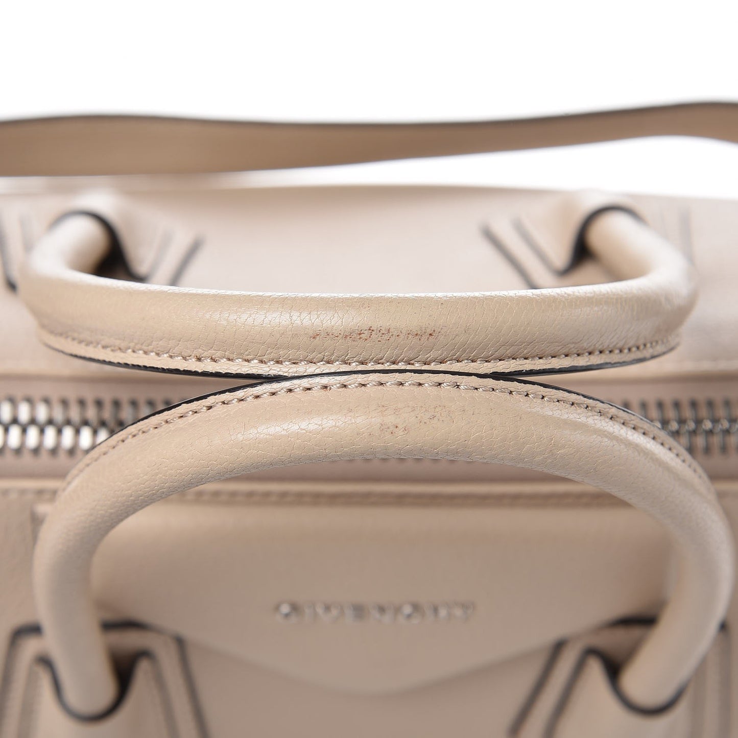 Sugar Goatskin Medium Antigona Mastic