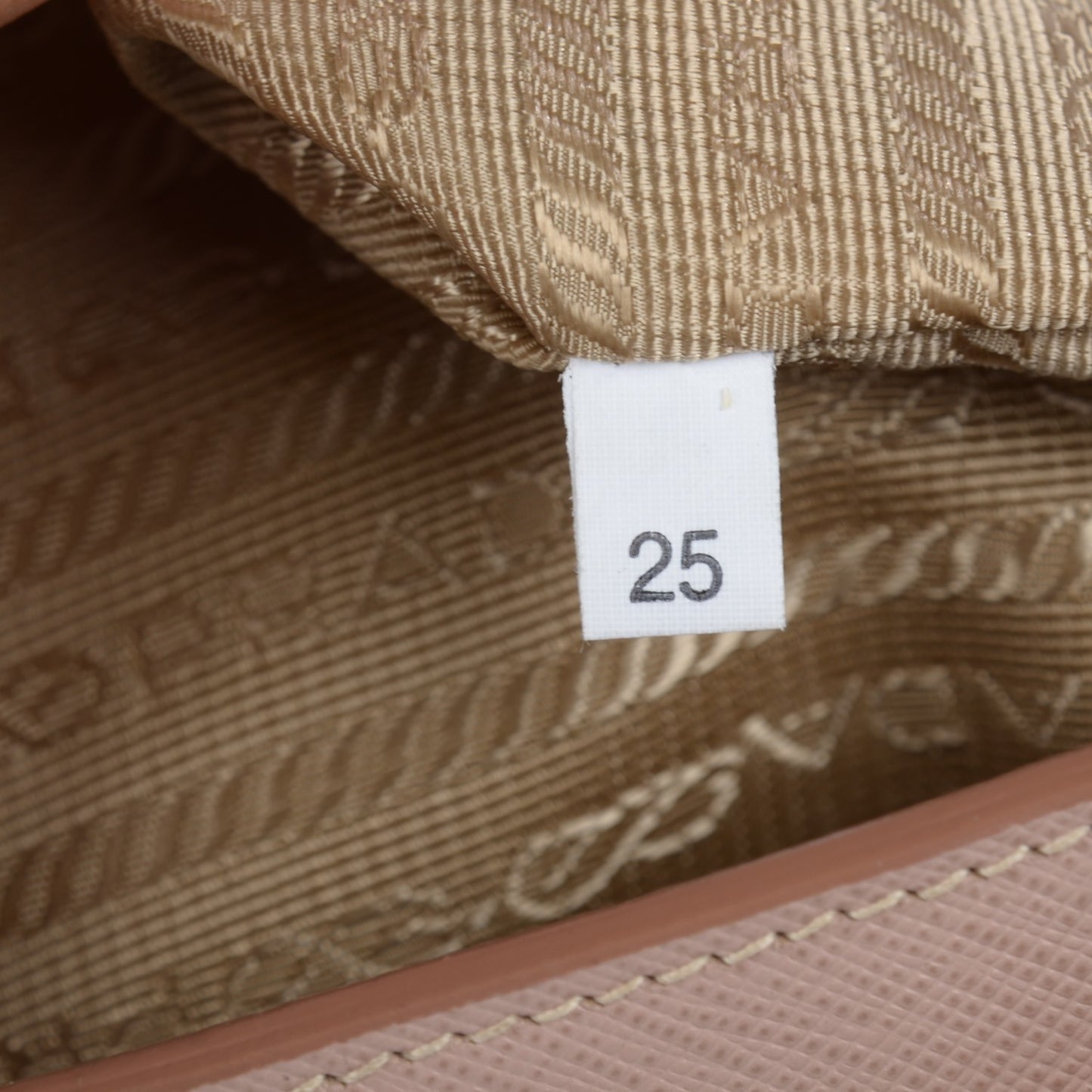 Saffiano Lux Medium Tote Cammeo