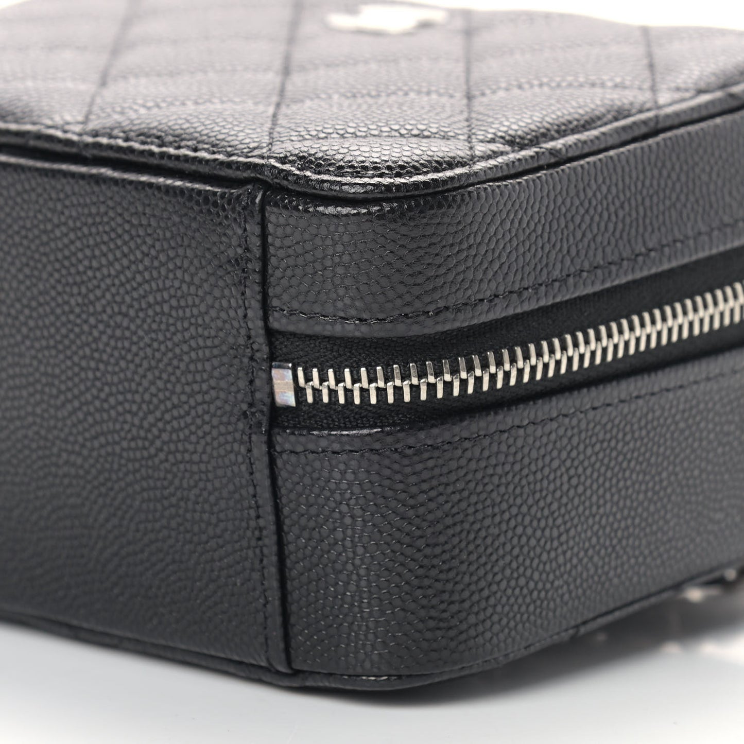 Caviar Quilted CC Vanity Case With Chain Black