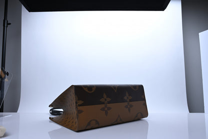Louis Vuitton Reverse Monogram Giant Onthego GM 4 of 11
