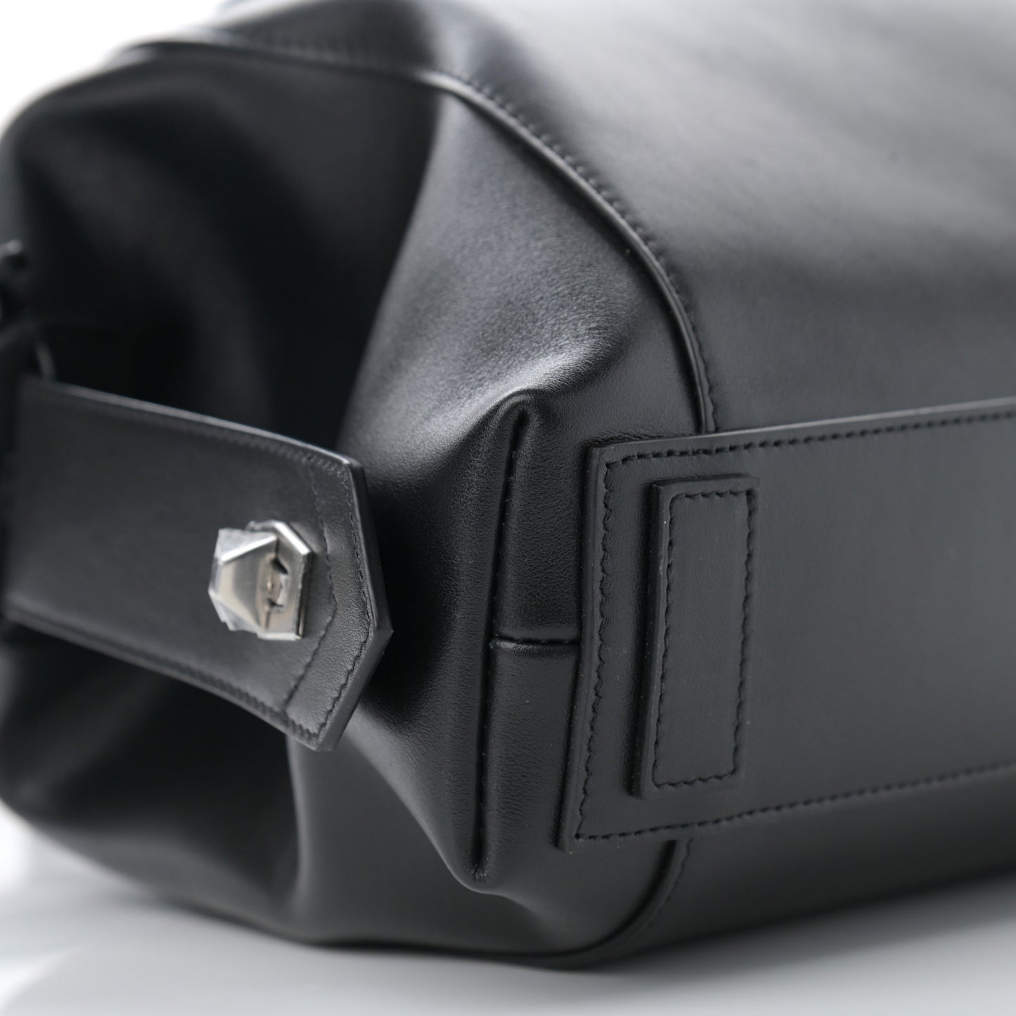 Smooth Calfskin Small Soft Antigona Black