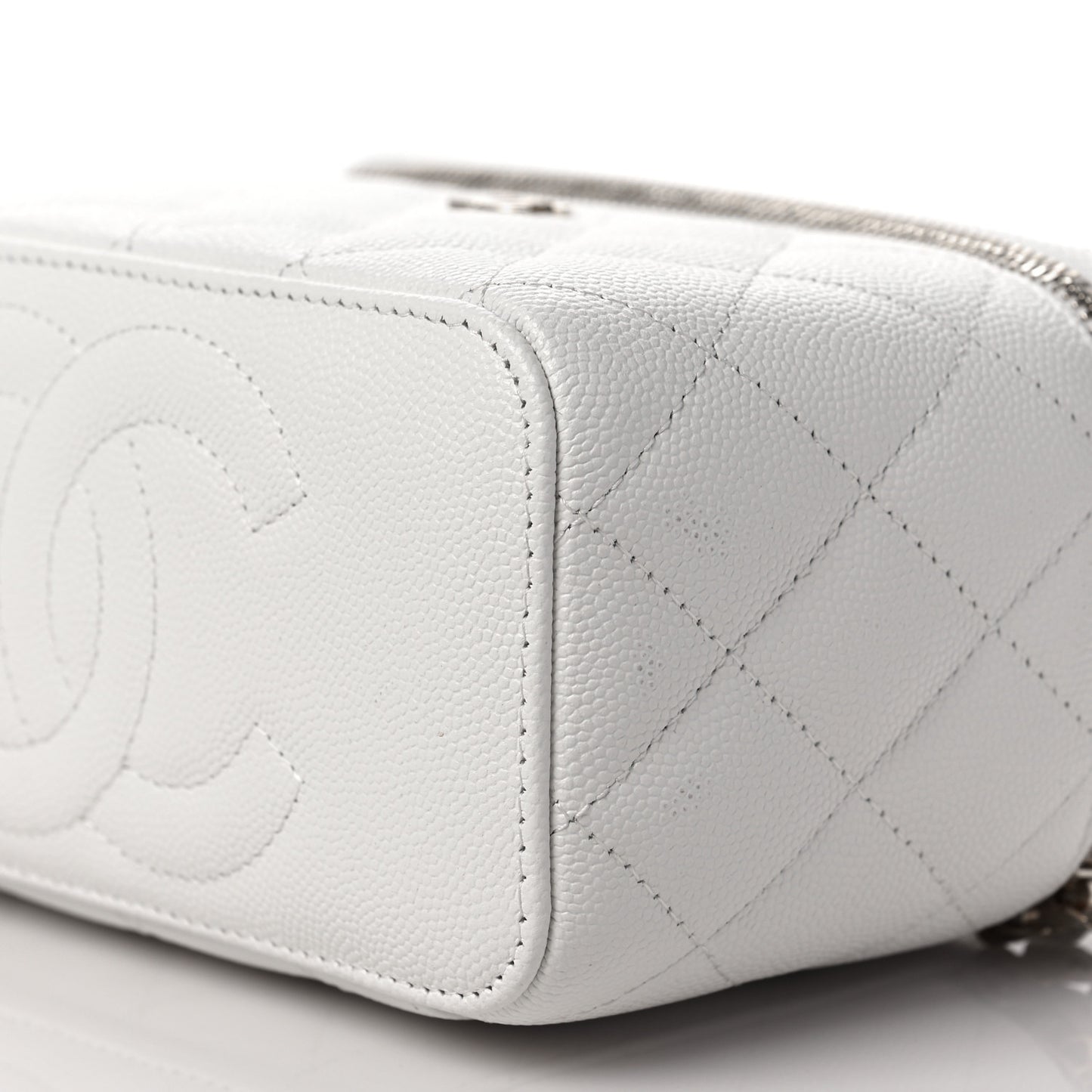Caviar Quilted Small Vanity Case With Chain White