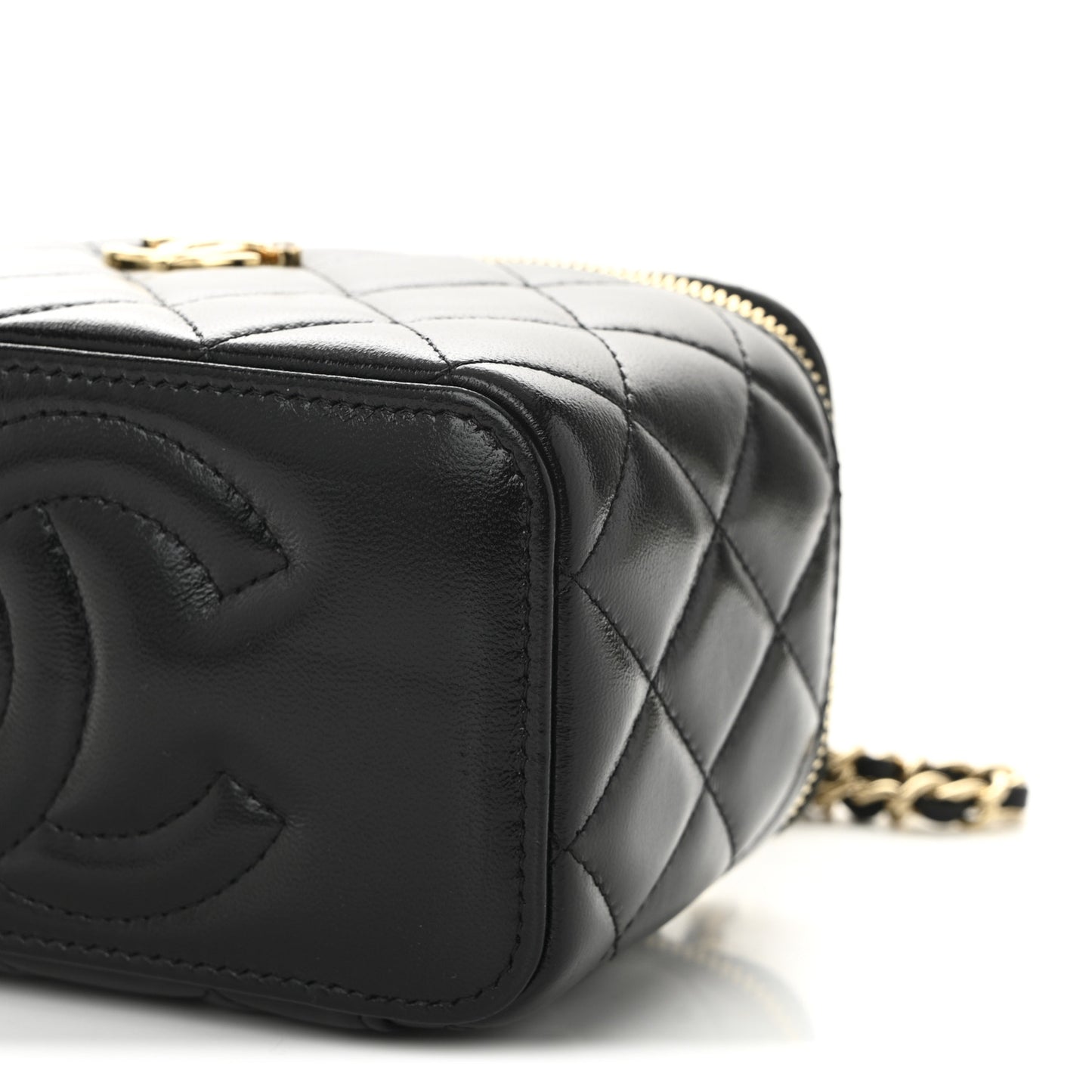 Shiny Lambskin Quilted Pearl Crush Small Vanity Case With Chain Black