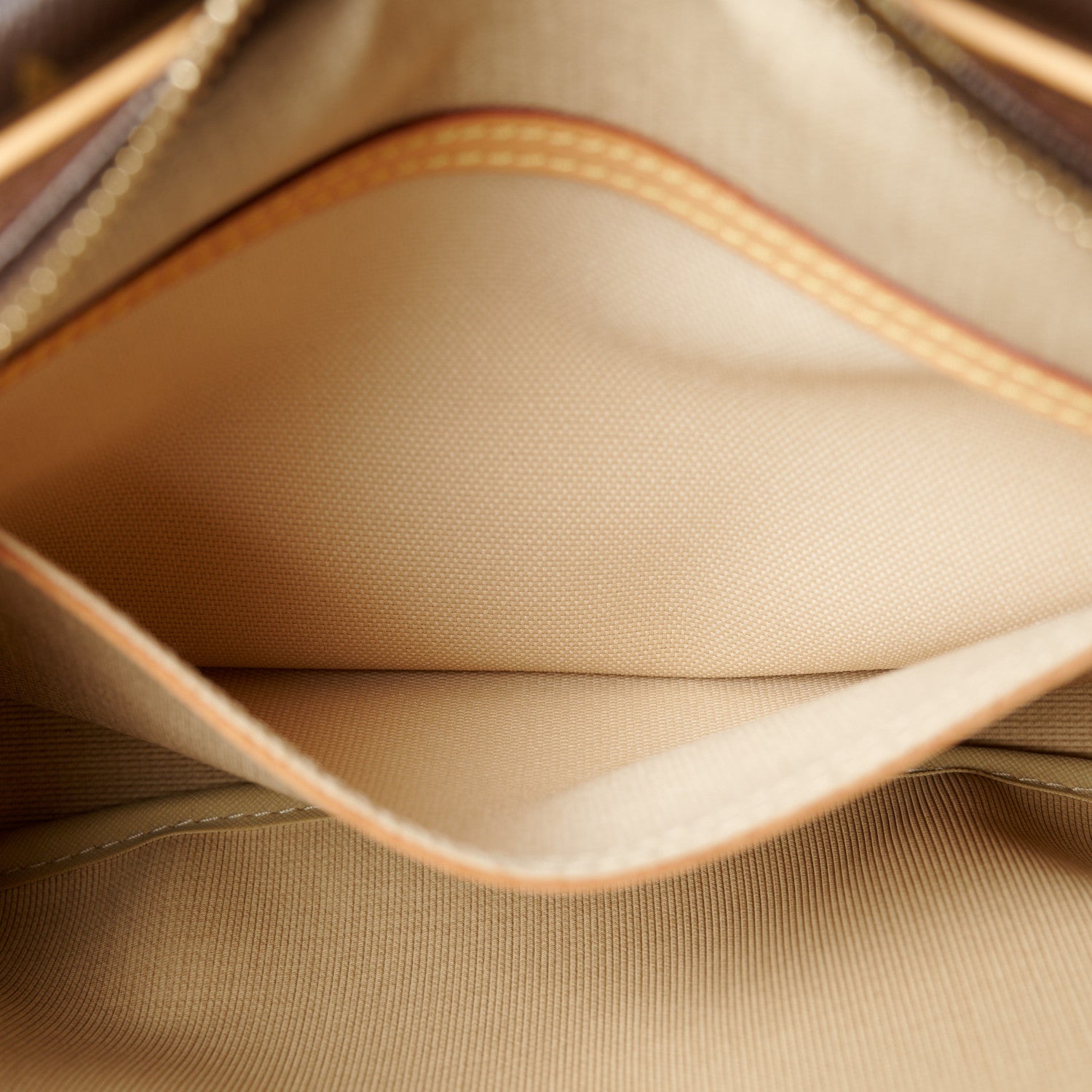 Louis Vuitton Monogram Reporter PM 7 of 11