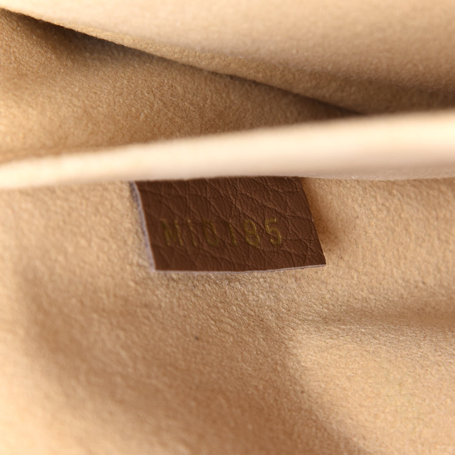 Louis Vuitton Taurillon Volta Kaki 8 of 9