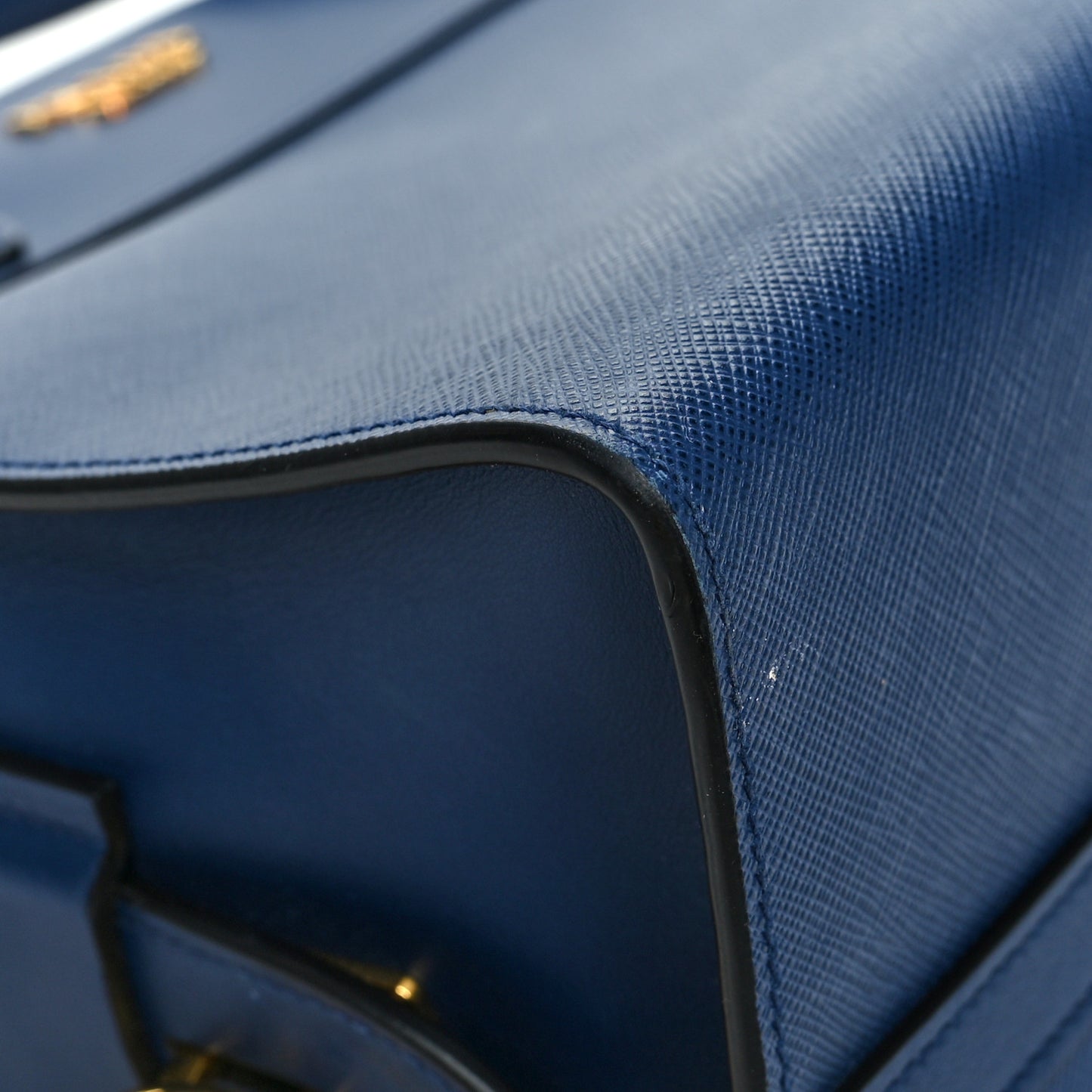 Saffiano City Calfskin Medium Esplanade Bleuette