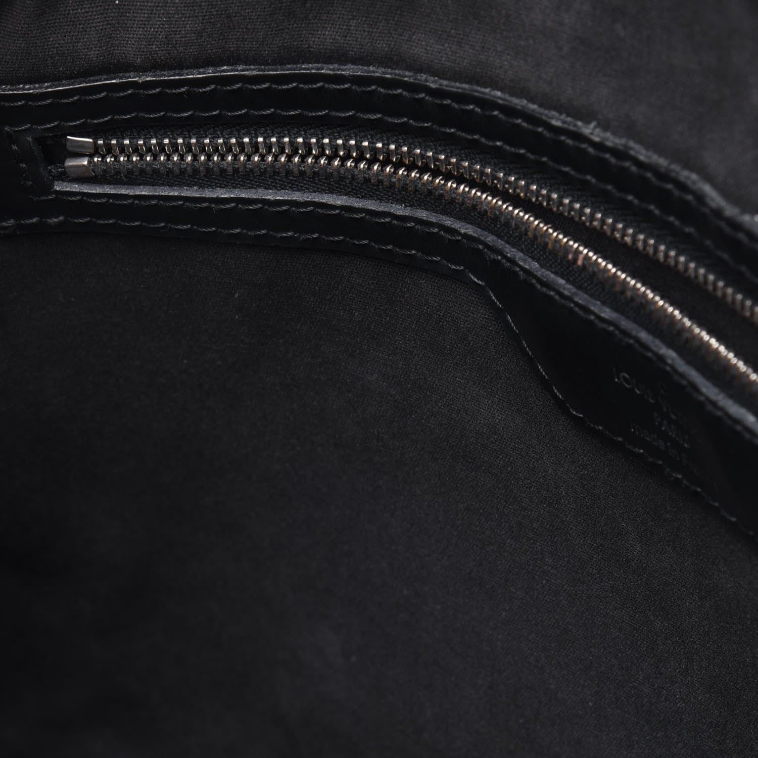 Louis Vuitton Epi Brea MM Black 12 of 24