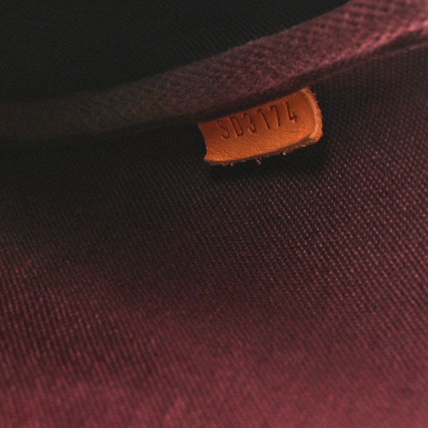 Louis Vuitton Monogram Favorite MM 8 of 13