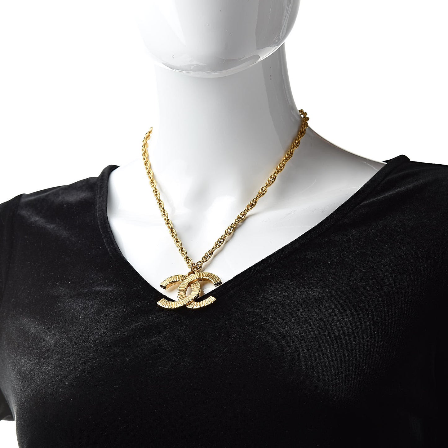 CC Short Chain Pendant Necklace Gold