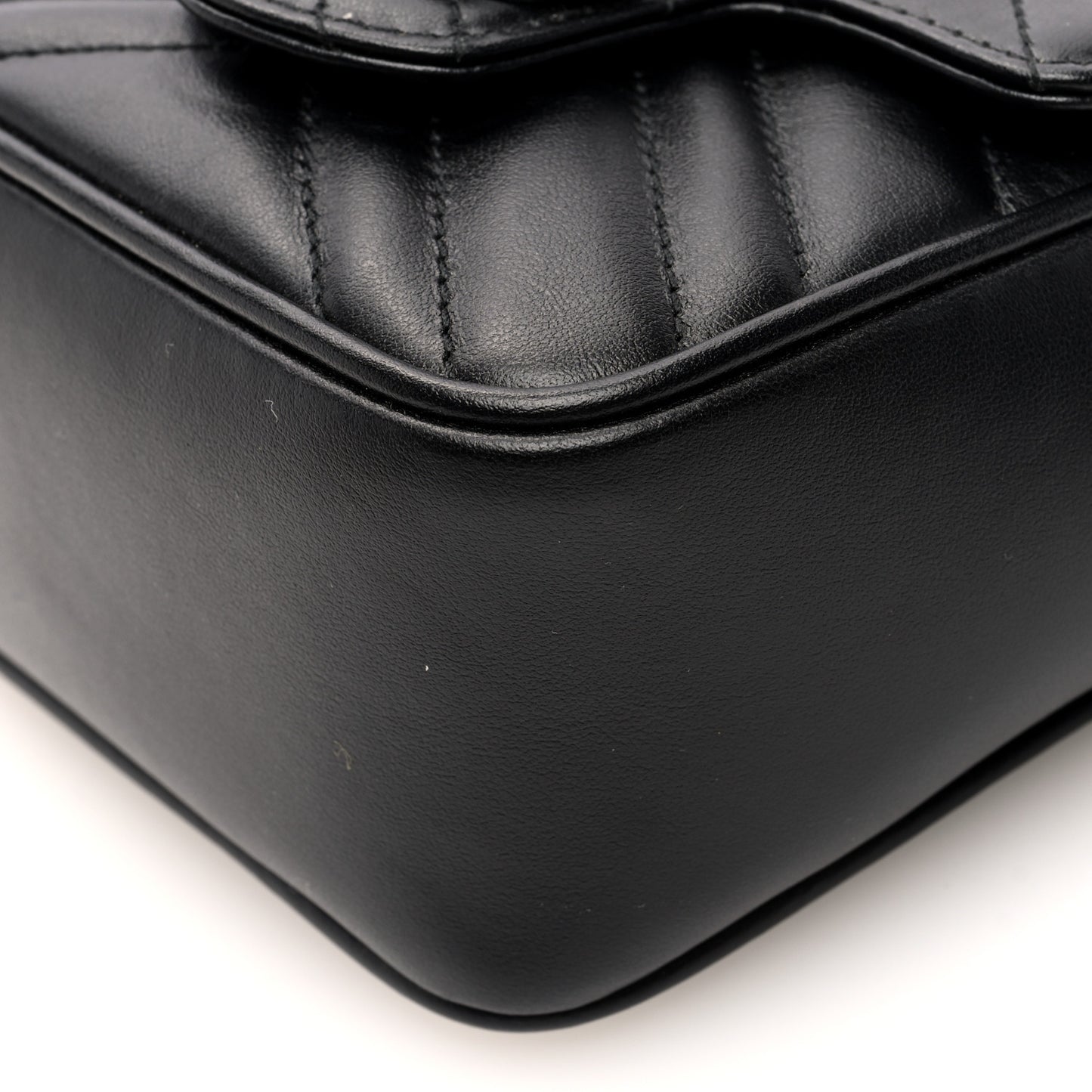 Calfskin Matelasse Monochrome GG Marmont Chain Mini Belt Bag Black