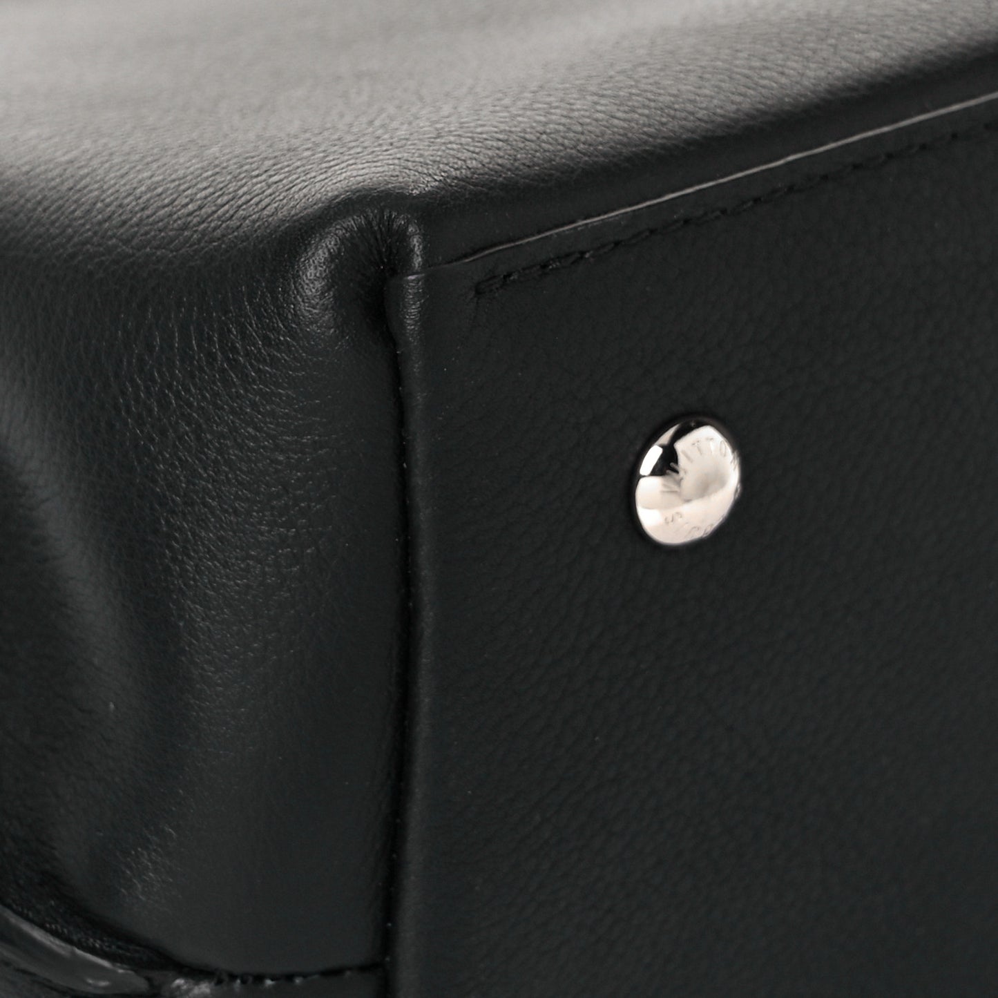 Soft Calfskin Lockme Ever MM Black