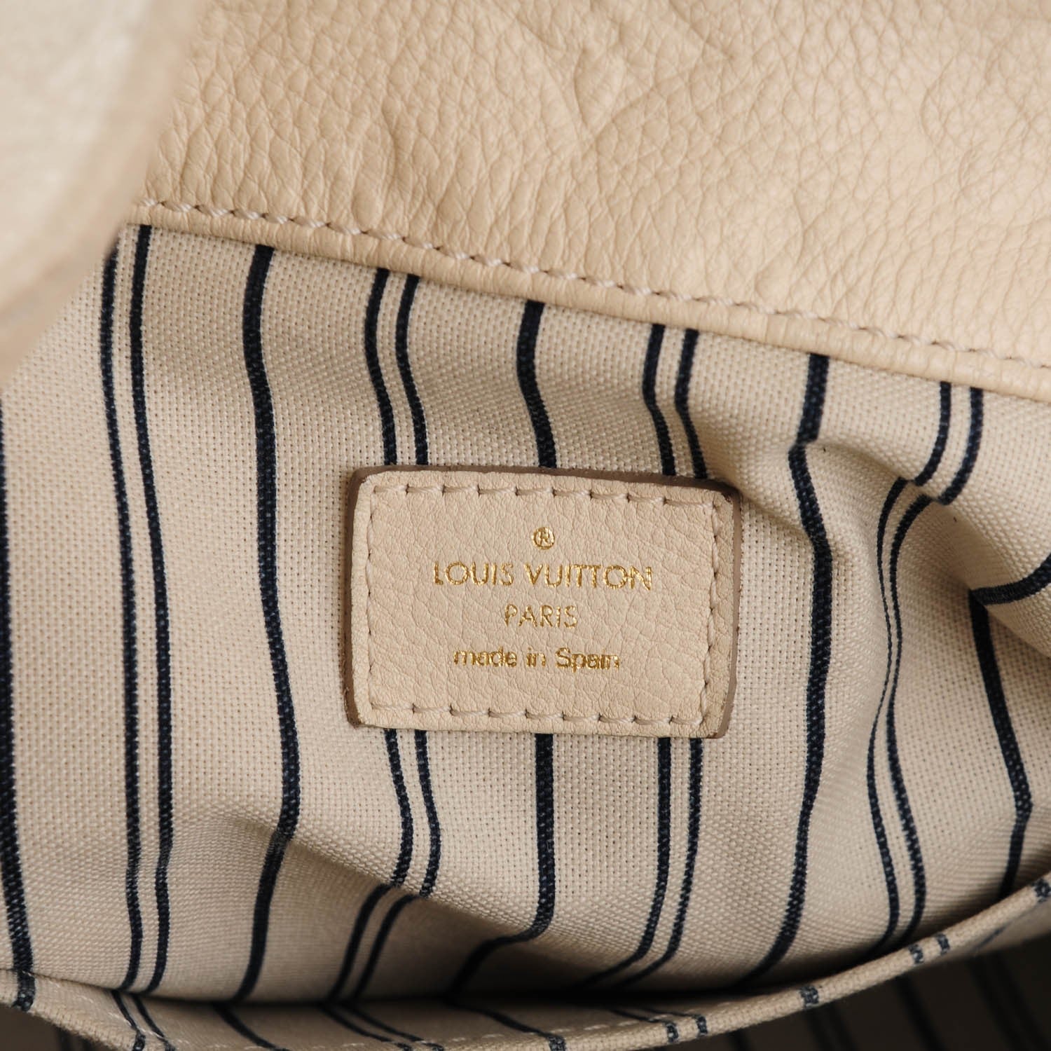 Louis Vuitton Empreinte Artsy MM Neige 8 of 9