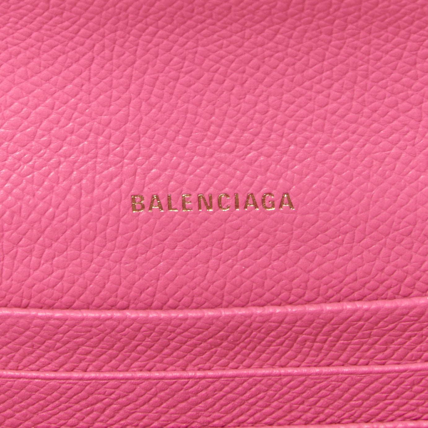 Signature Grained Calfskin Logo Ville Wallet on Chain Bubble Gum Black