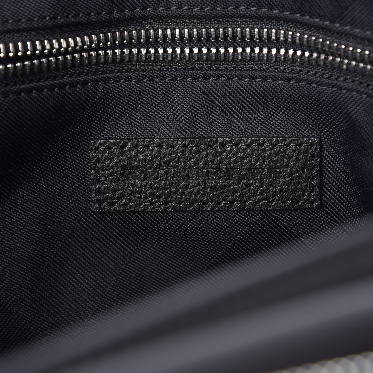 Grainy Calfskin Medium Wilbury Messenger Black