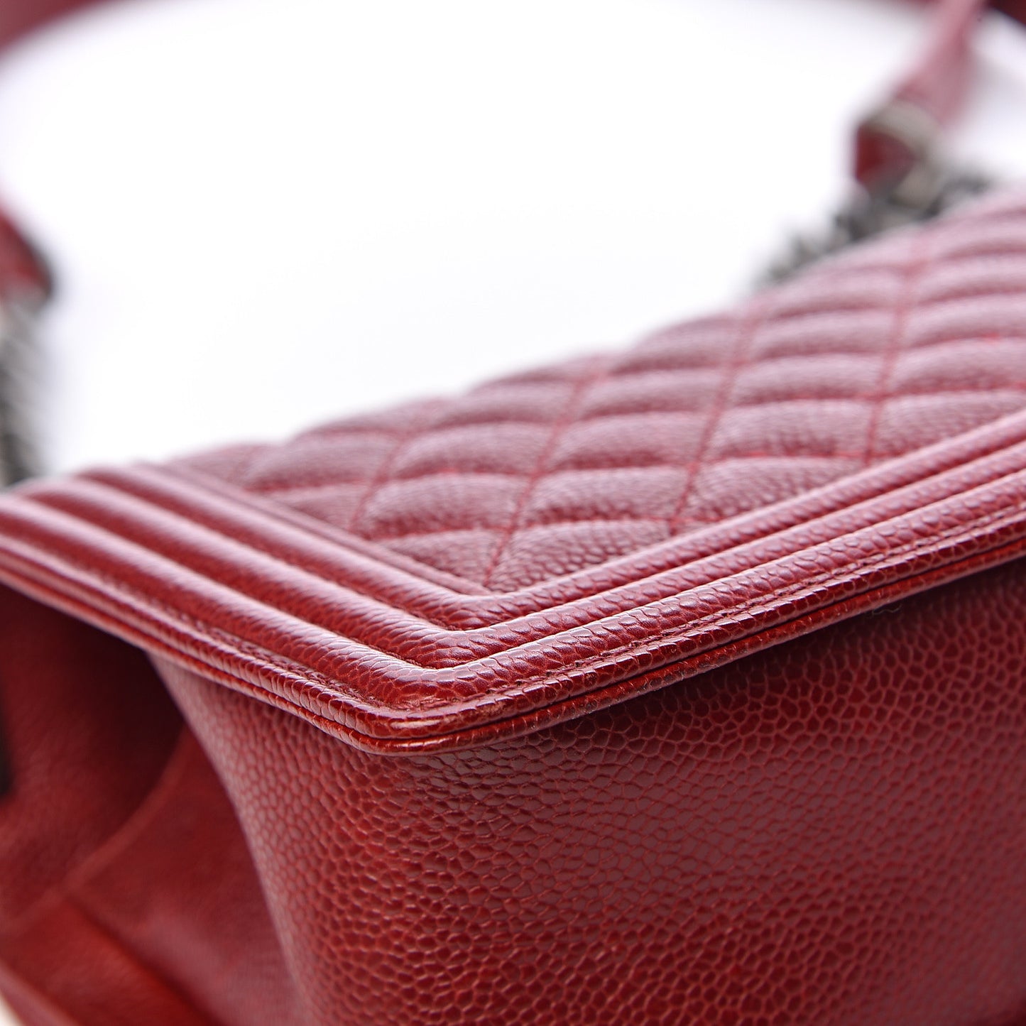 Caviar Quilted Medium Boy Flap Red