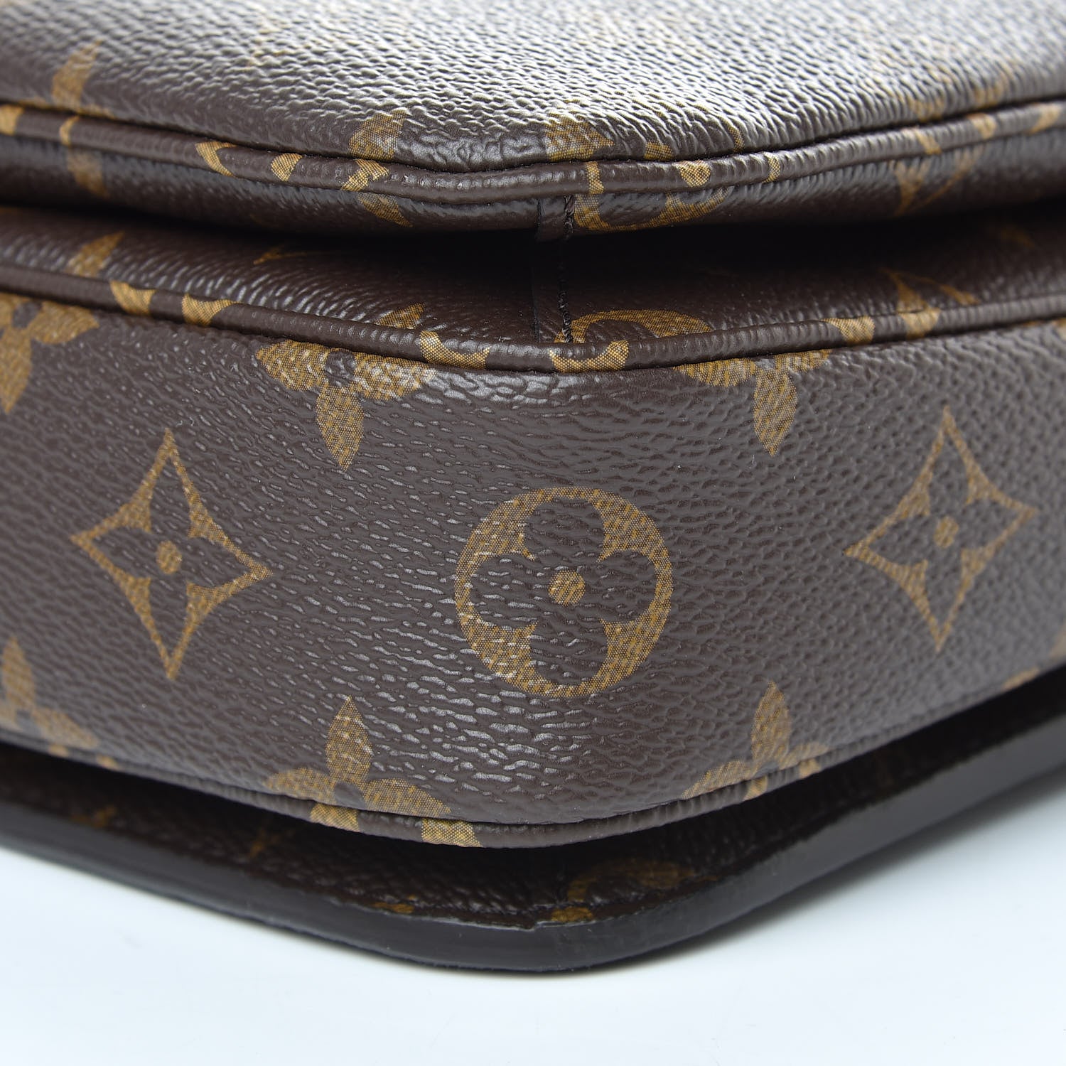 Louis Vuitton Monogram Pochette Metis 9 of 9