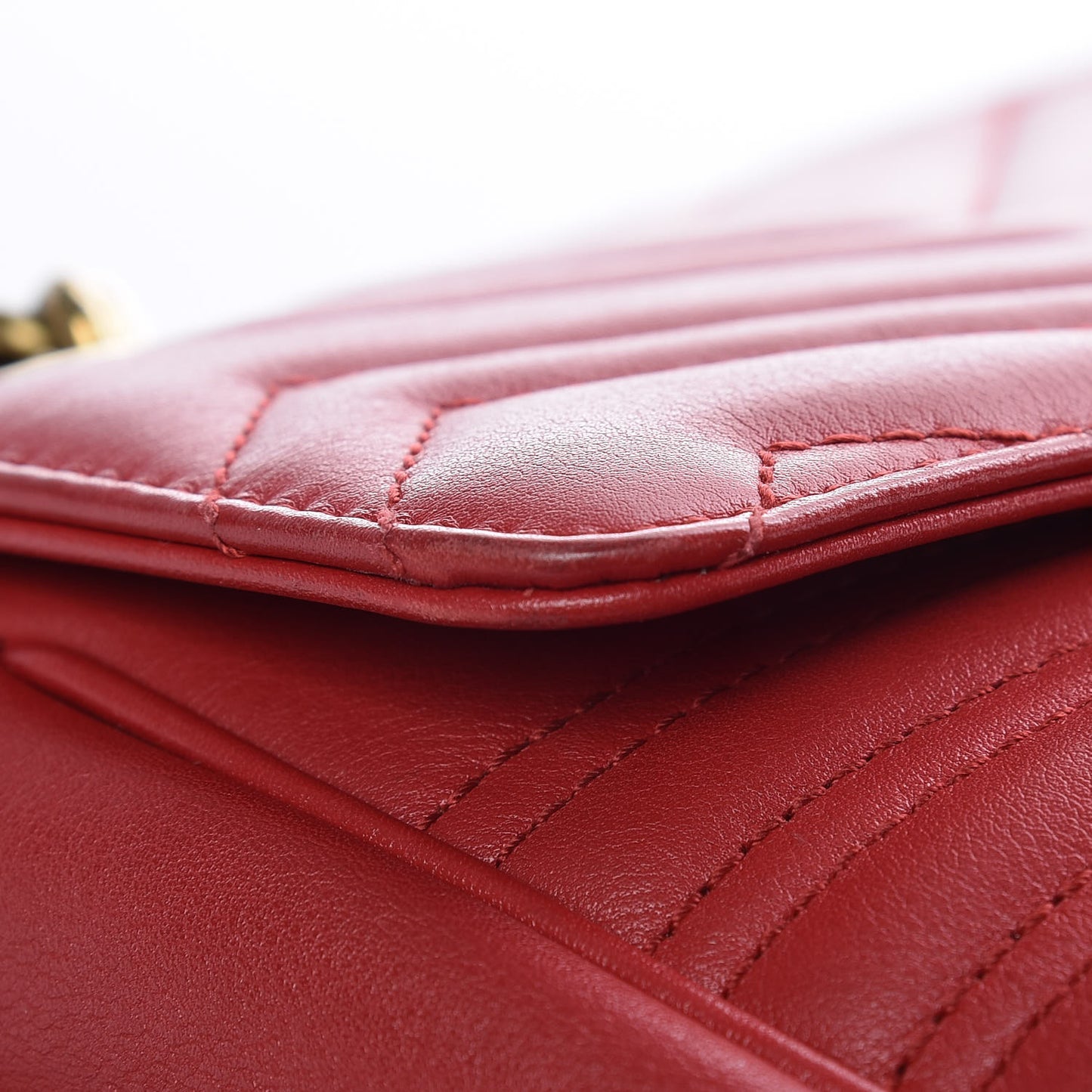 Calfskin Matelasse Medium GG Marmont Shoulder Bag Hibiscus Red