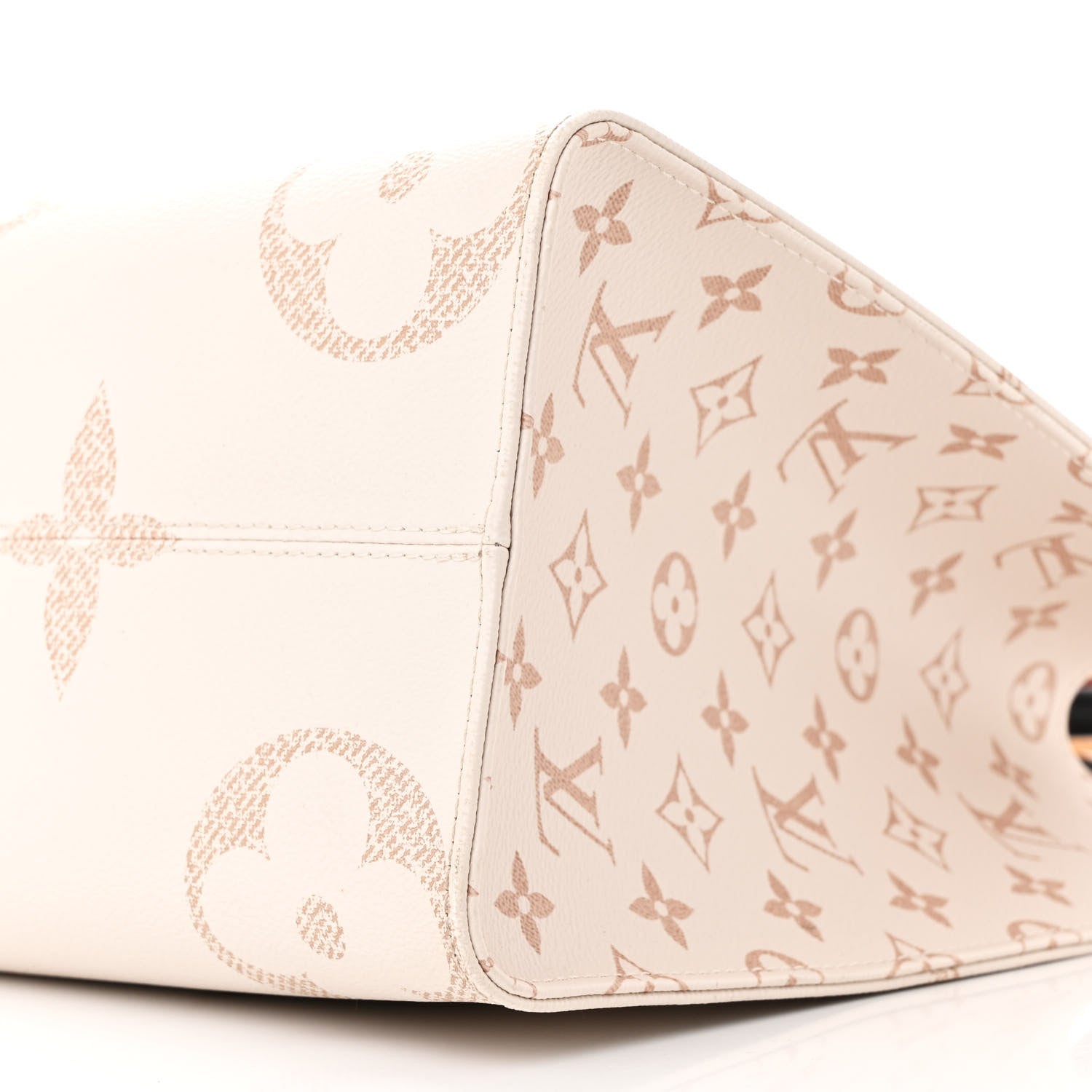 Louis Vuitton Monogram Dune Giant Onthego MM 9 of 11