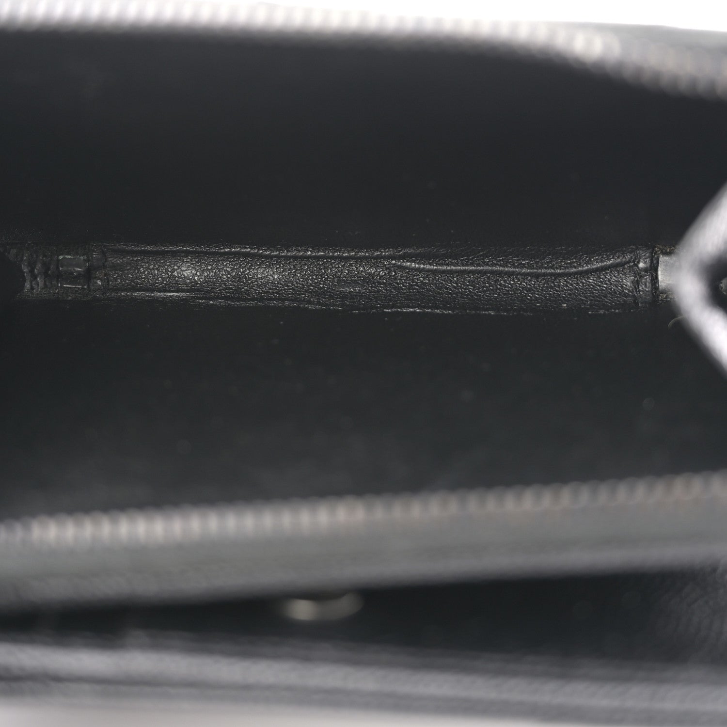 Saint Laurent Grain De Poudre Matelasse Chevron Monogram Monochrome Compact Zip Around Wallet Black 6 of 9
