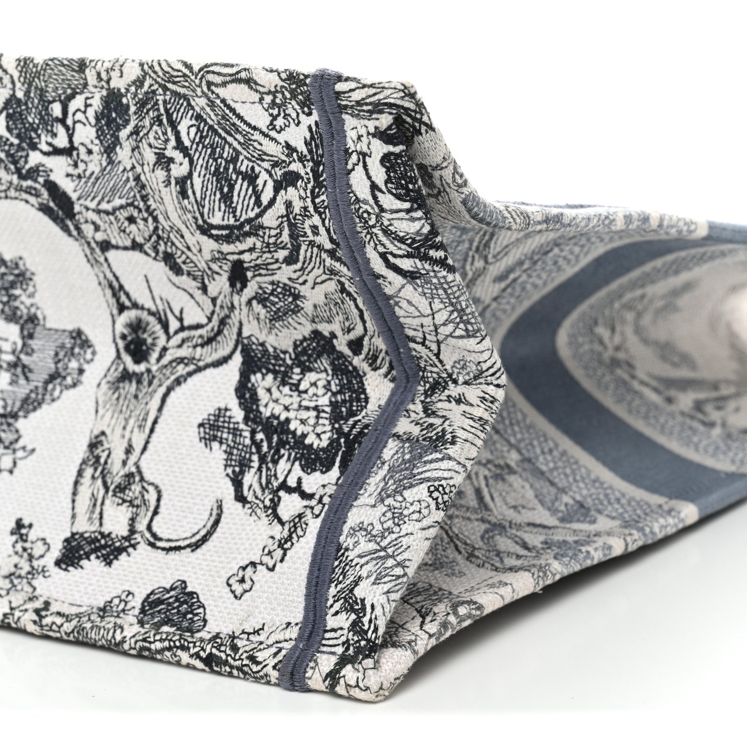 Christian Dior Gradient Canvas Embroidered Large Dioriviera Toile De Jouy Book Tote Blue Blue 10 of 15