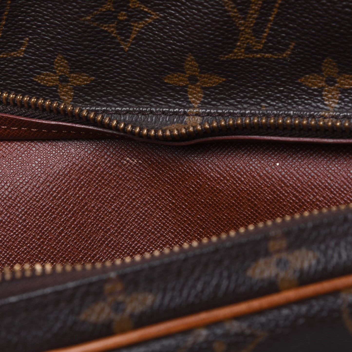 Monogram Nil 28