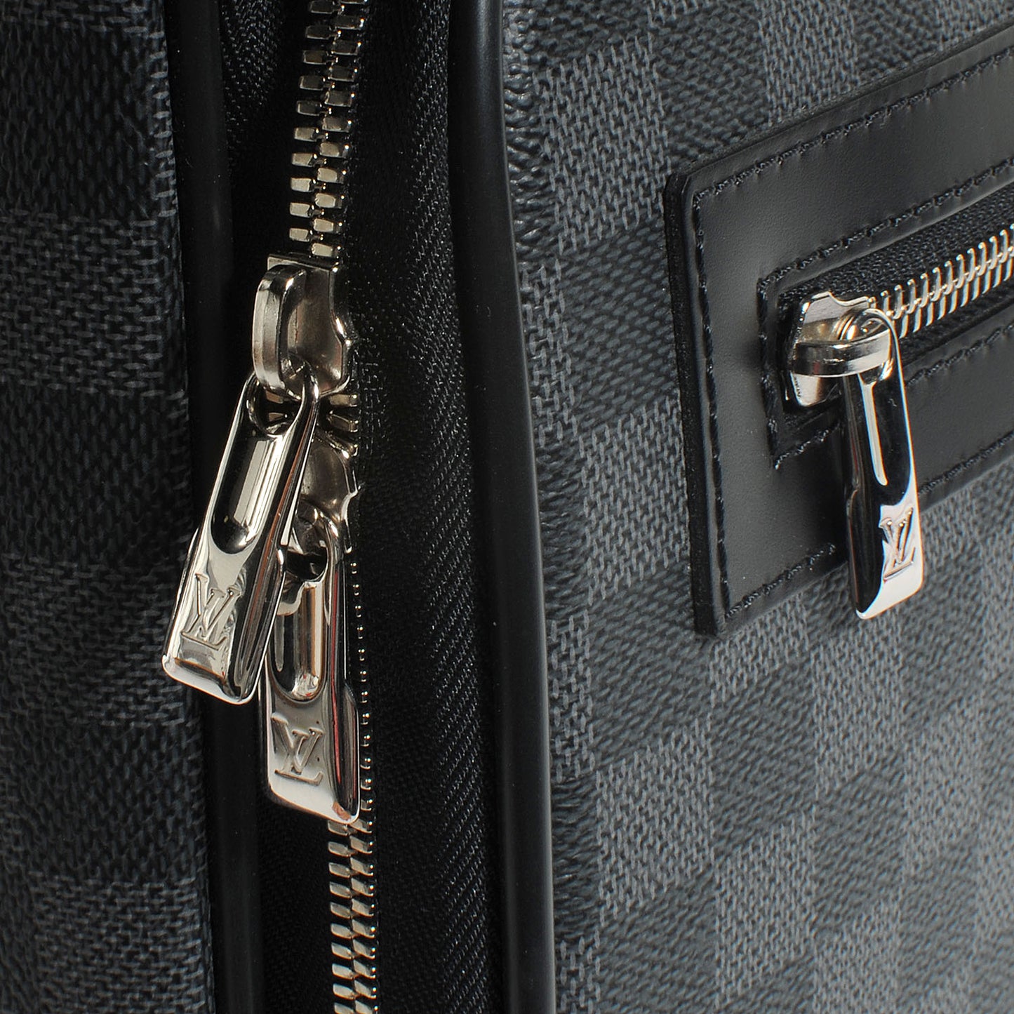 Damier Graphite Pilot Case