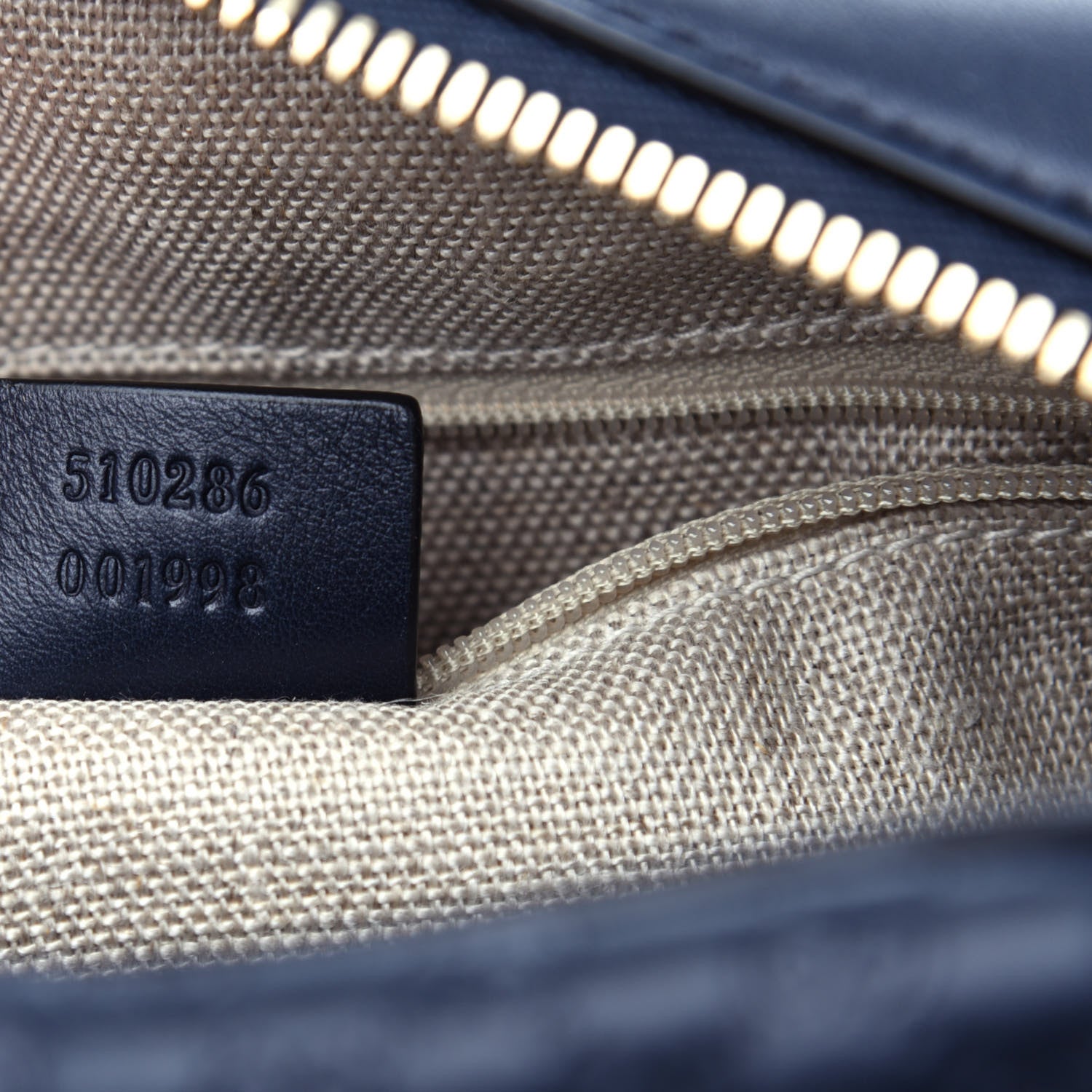 Gucci Microguccissima Medium Crossbody Bag Blue 7 of 10