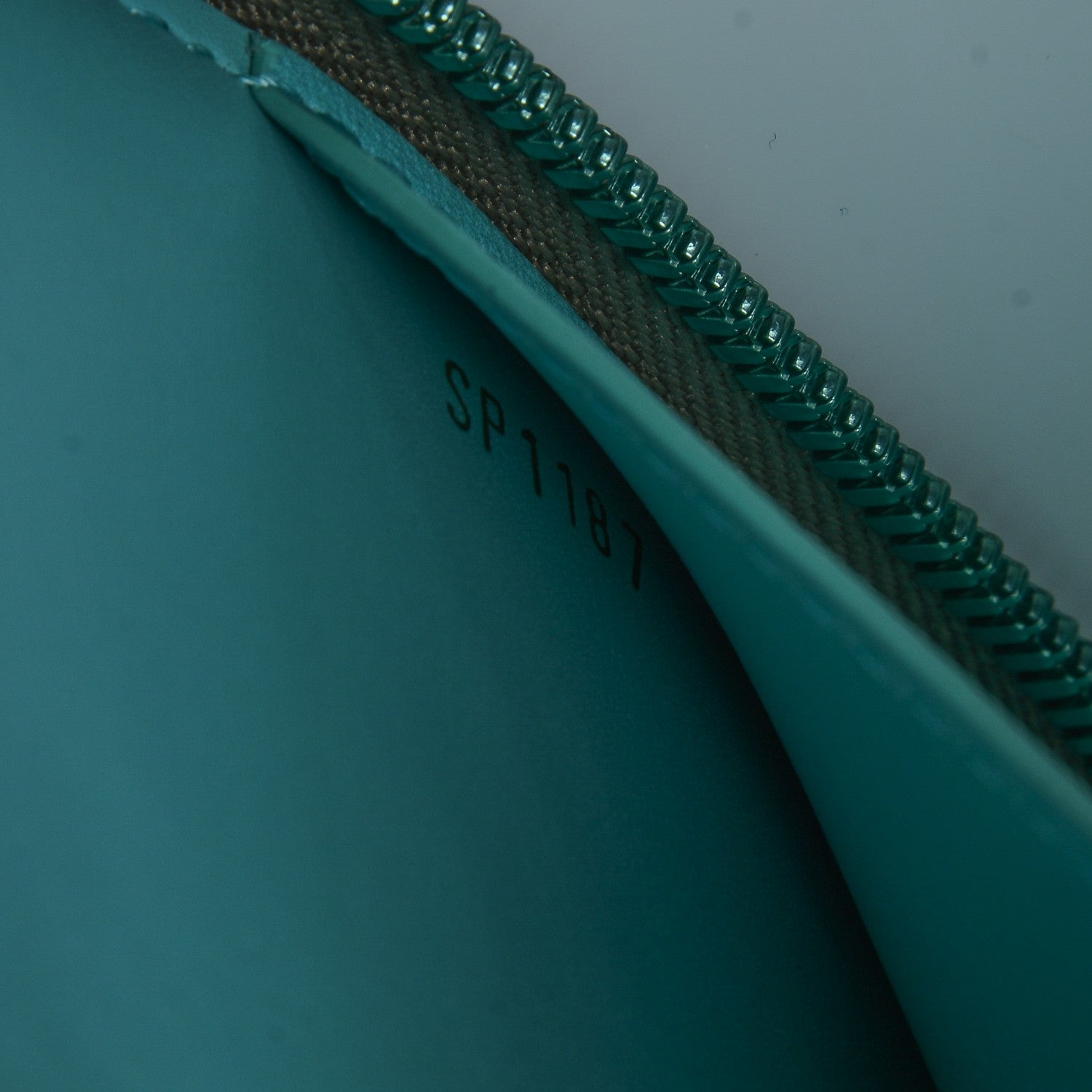 Louis Vuitton Masters Da Vinci Laptop Case Vert D’eau 9 of 9
