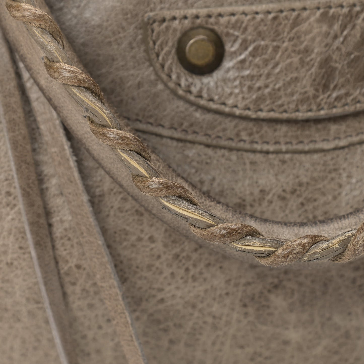 Chevre Classic Hardware City Taupe