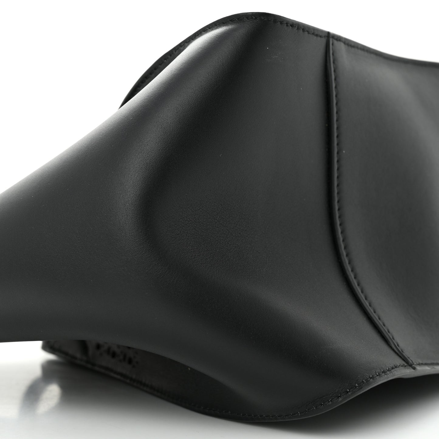 Calfskin Vienne Lili 22 Tote Black
