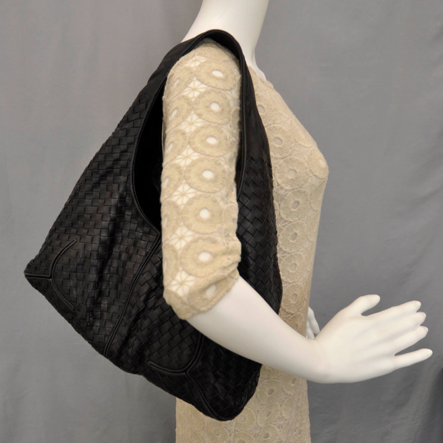 Bottega Veneta Nappa Intrecciato Ball Hobo Nero 2 of 9