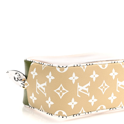 Louis Vuitton Monogram Giant Beach Pouch Kaki 9 of 10