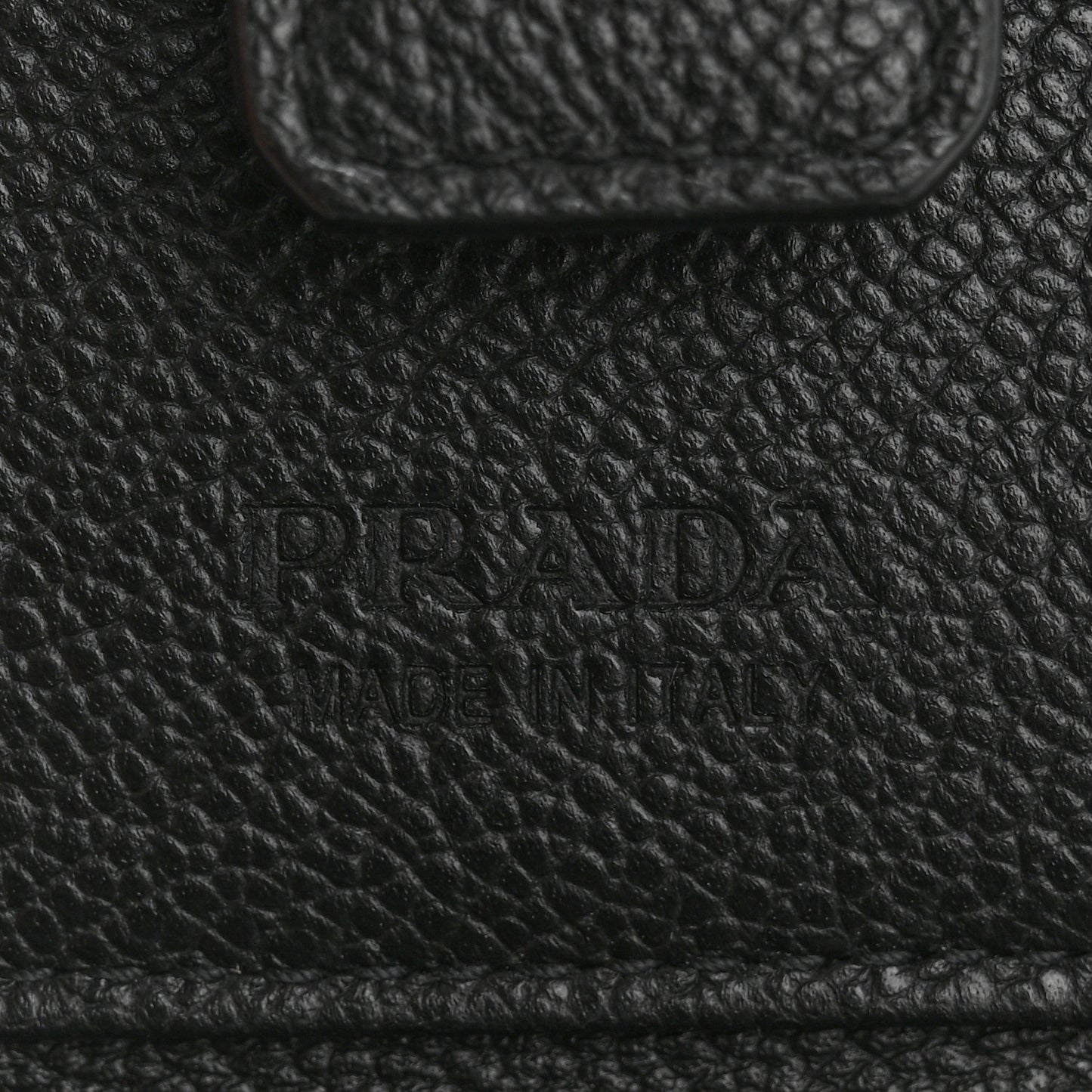 Vitello Micro Grain Bi-Fold Tab Wallet Black Mercurio