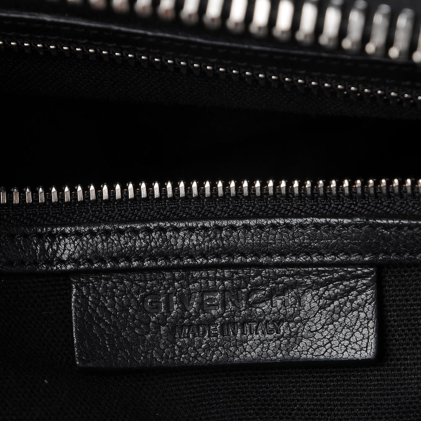 Sugar Goatskin Medium Antigona Black
