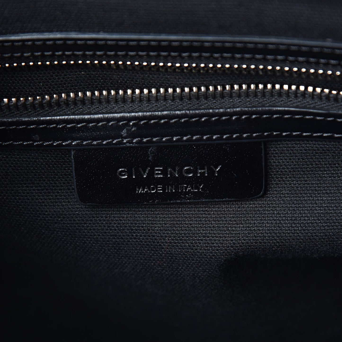 Shiny Lord Calfskin Medium Antigona Black
