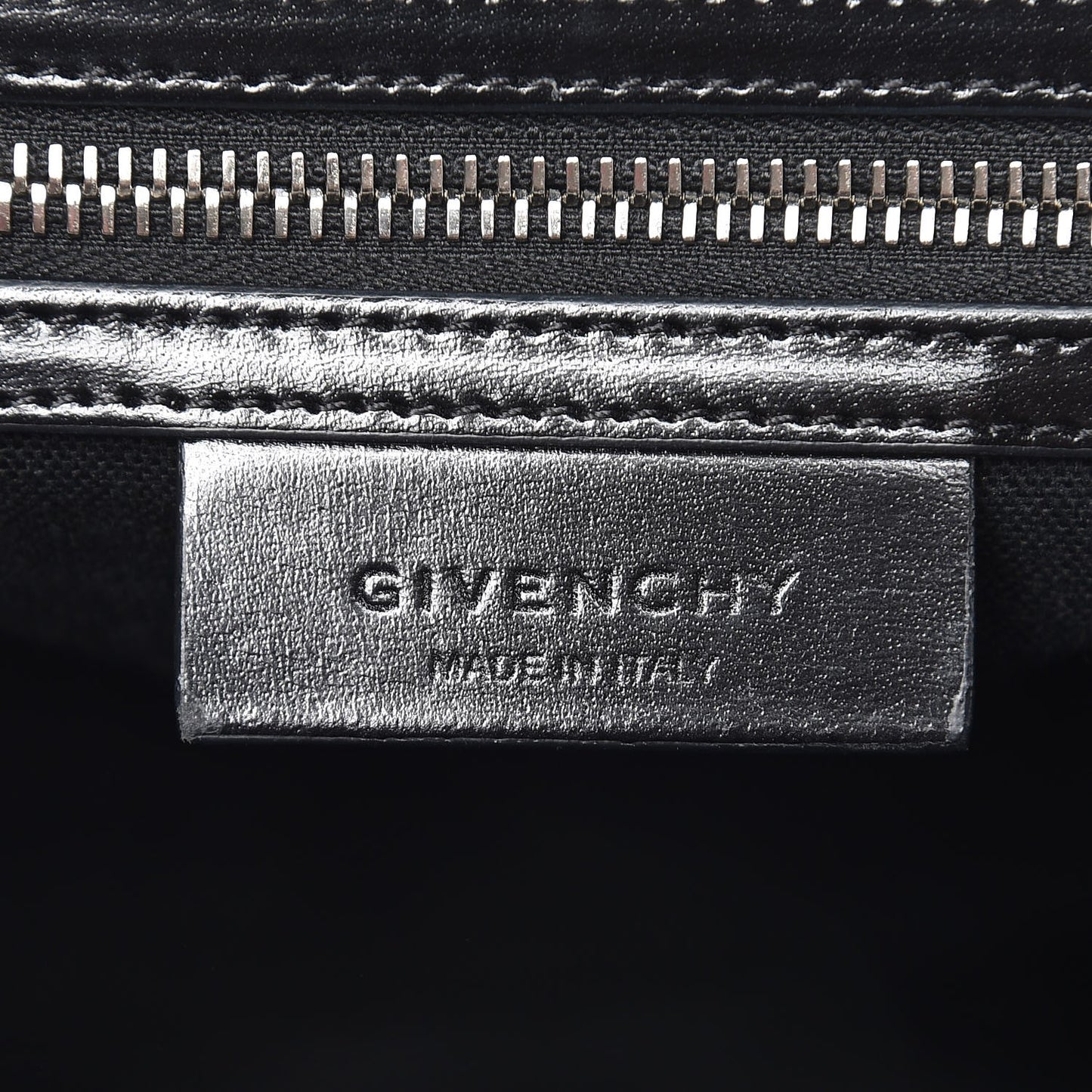Shiny Lord Calfskin Medium Antigona Black