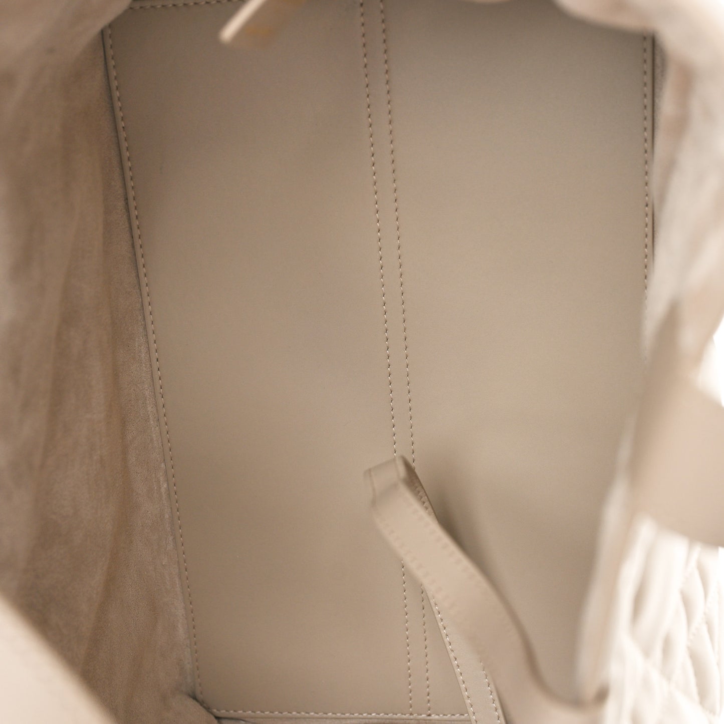 Calfskin Macrocannage Medium Toujour Powder Beige