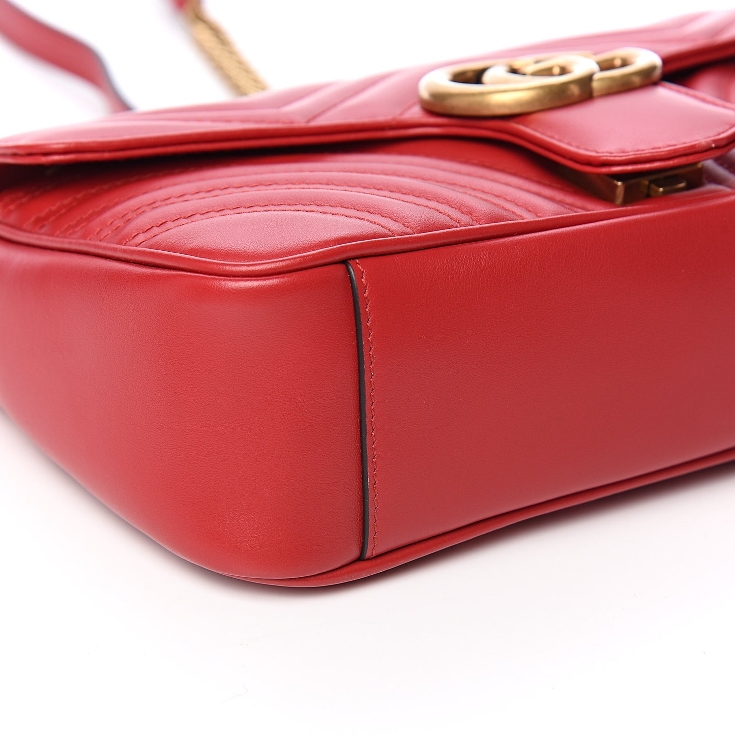 Calfskin Matelasse Small GG Marmont Shoulder Bag Hibiscus Red