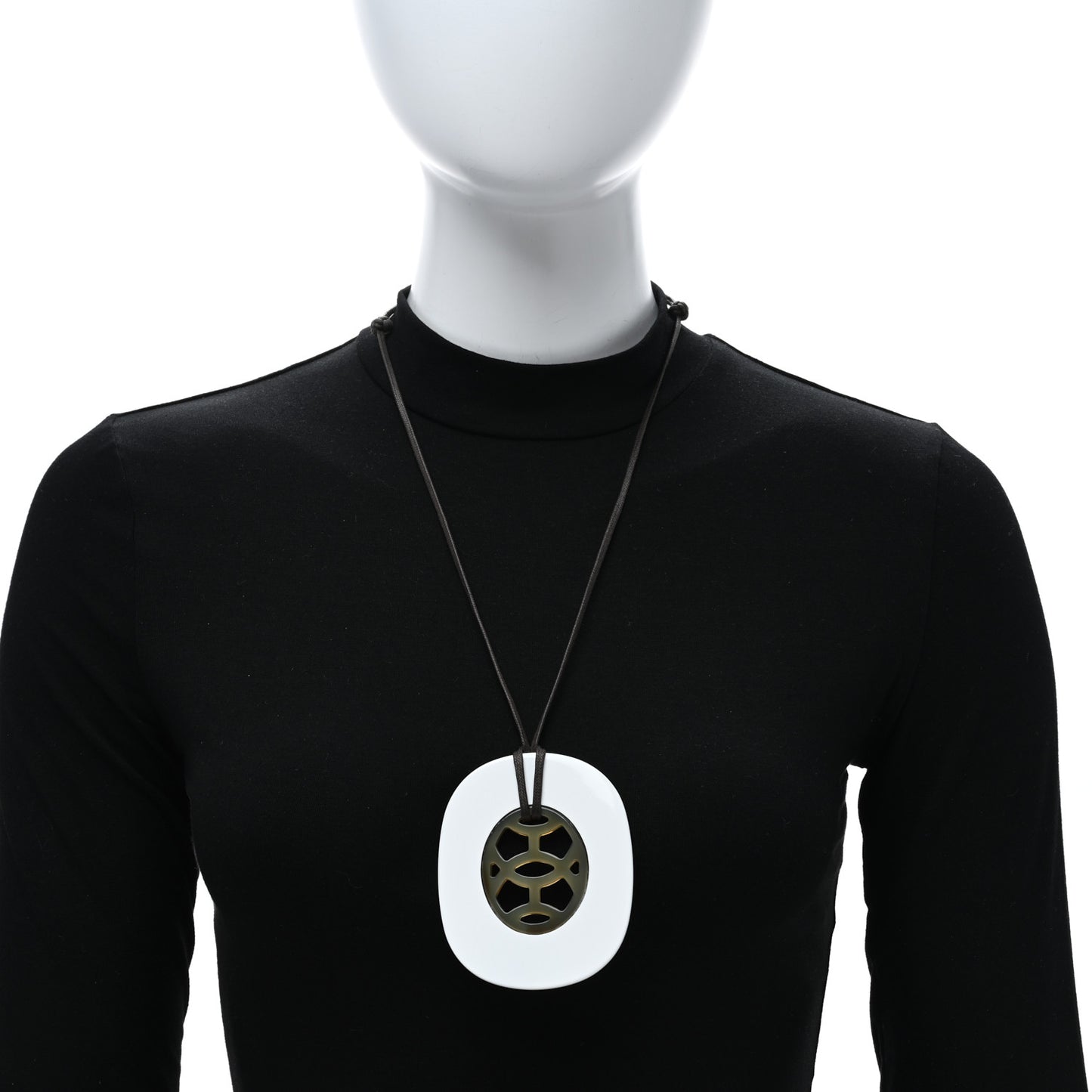 Buffalo Horn Lacquer Lift Necklace PM Pannacotta