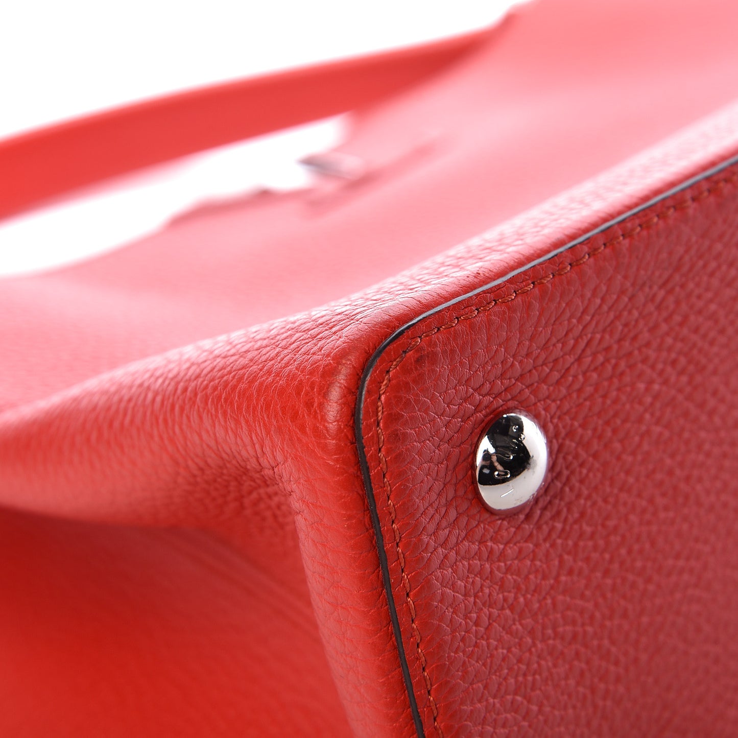 Taurillon Capucines MM Rubis