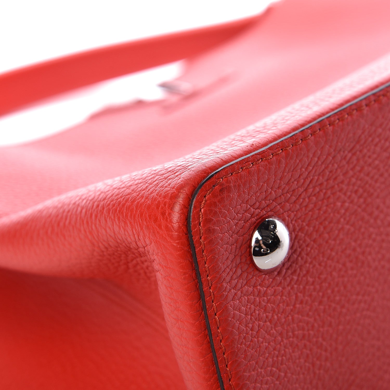 Louis Vuitton Taurillon Capucines MM Rubis 13 of 20